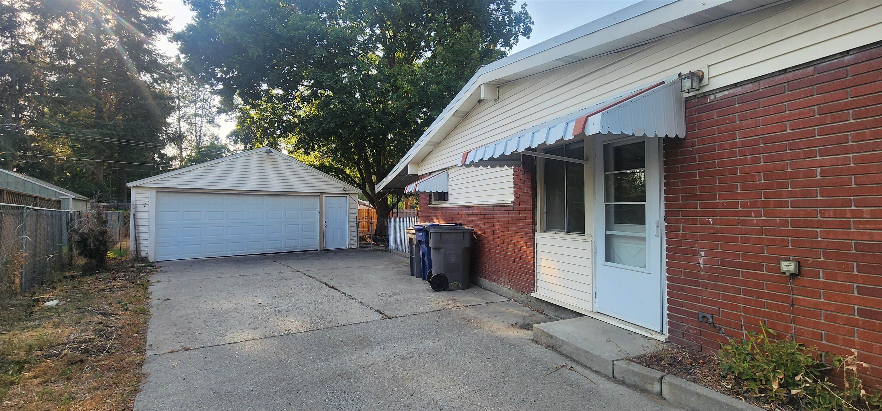 6907 N Stevens St - Photo 2