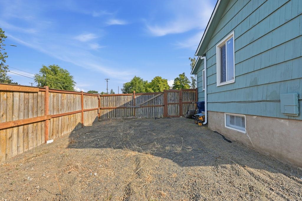 2527 W Lacrosse Ave - Photo 29
