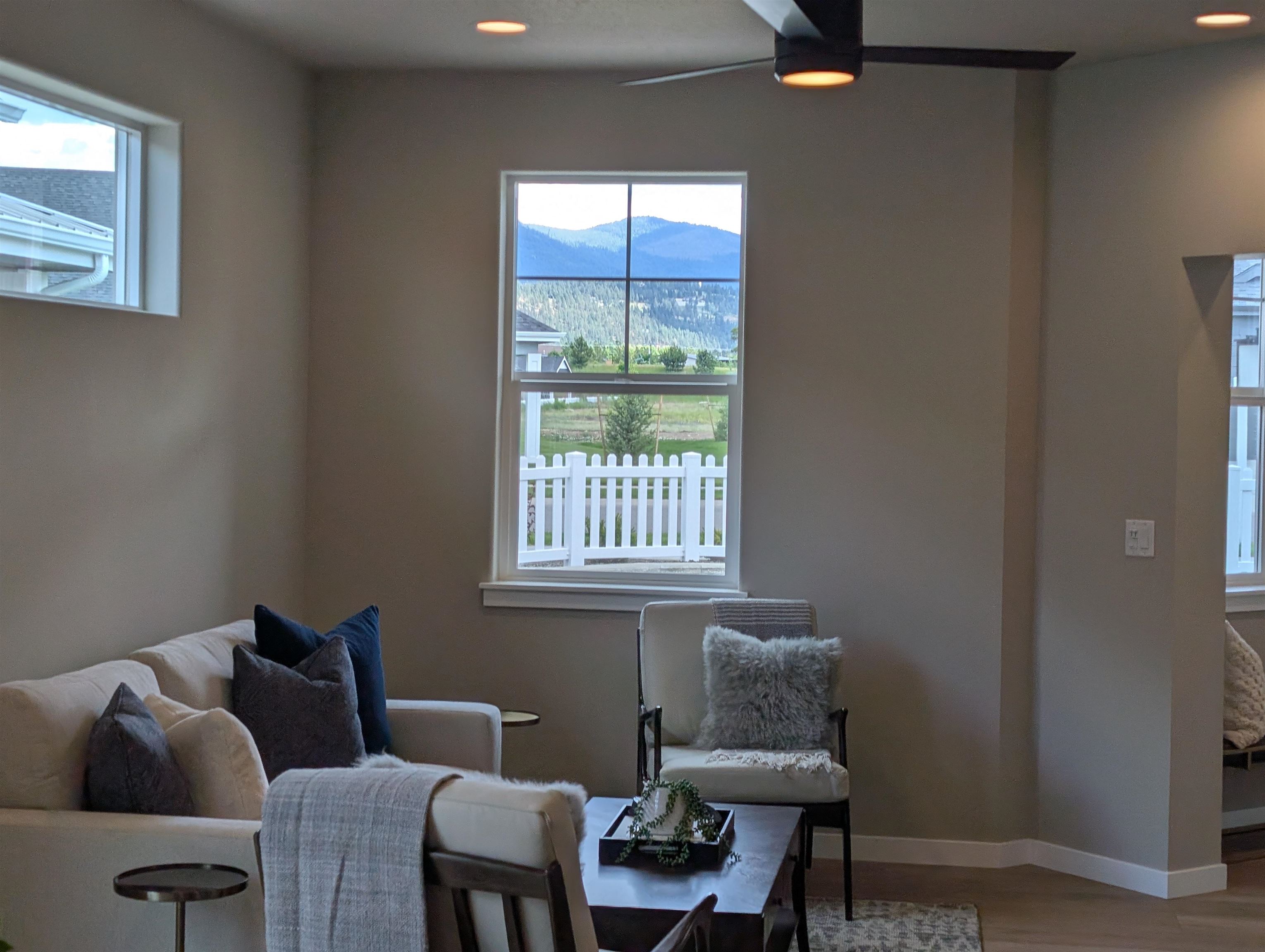 2587 N Rydal Ln - Photo 2
