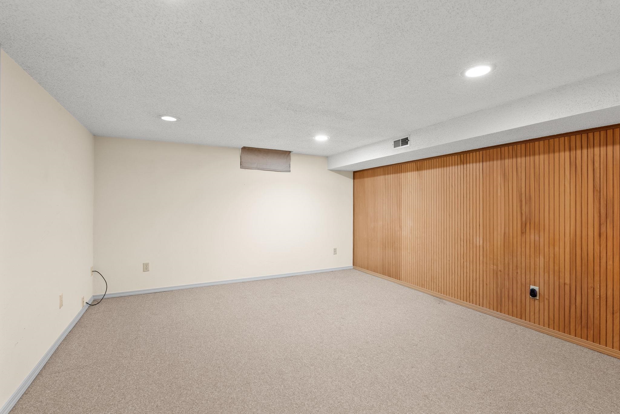 11008 E 35th Ave - Photo 32