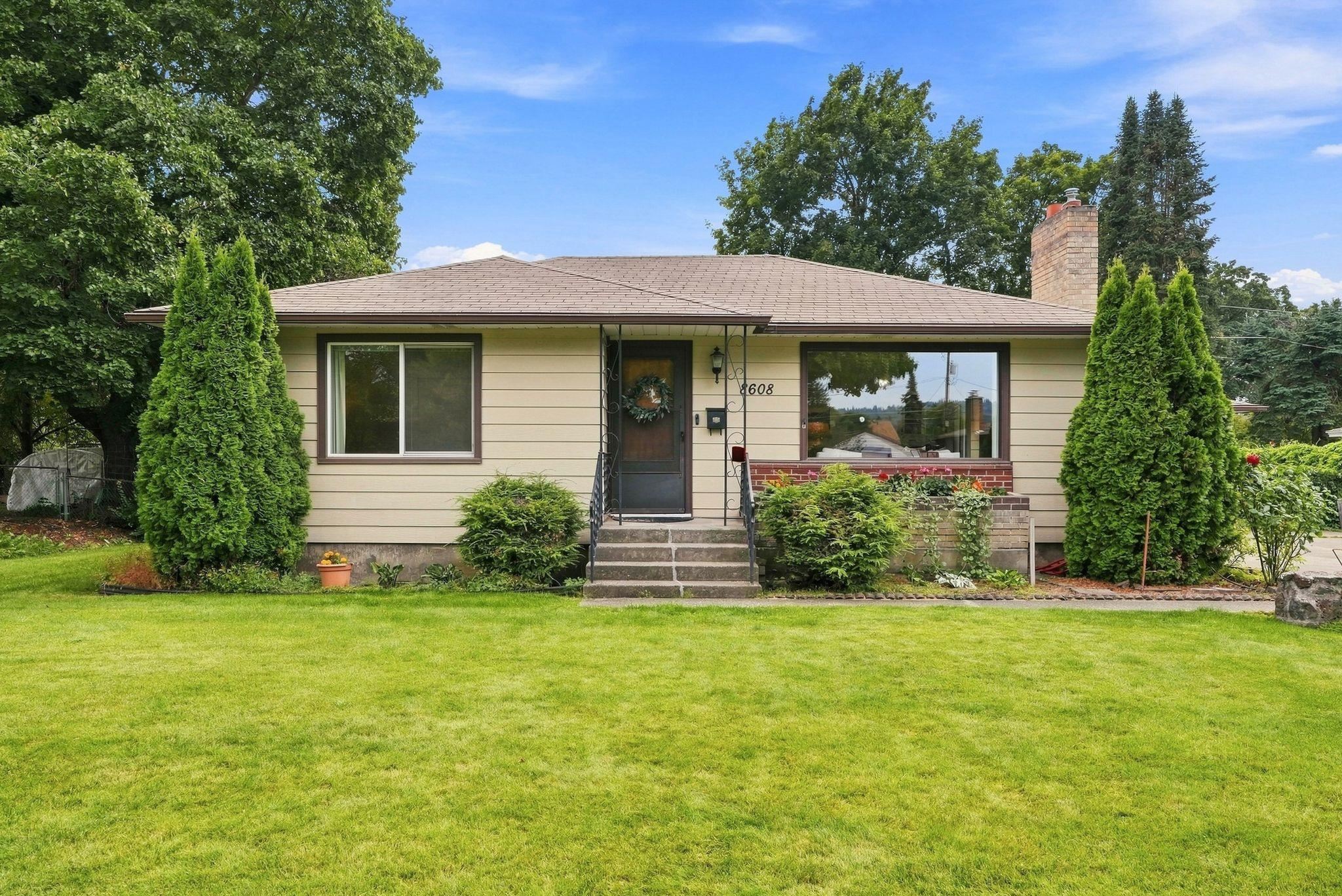 8608 E Bridgeport Ave - Photo 1