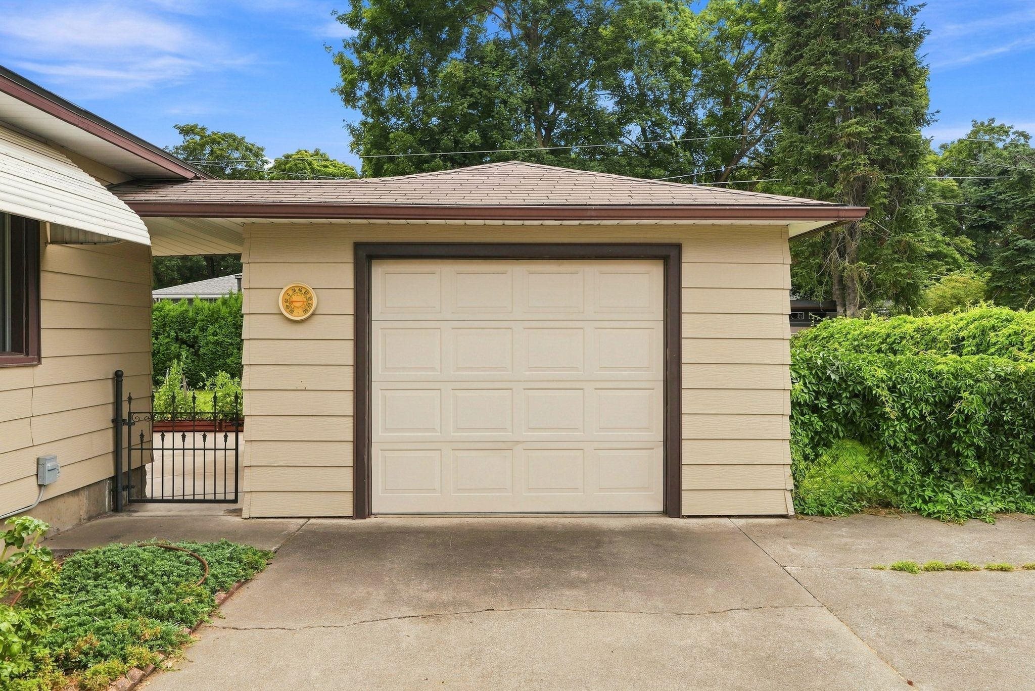 8608 E Bridgeport Ave - Photo 26