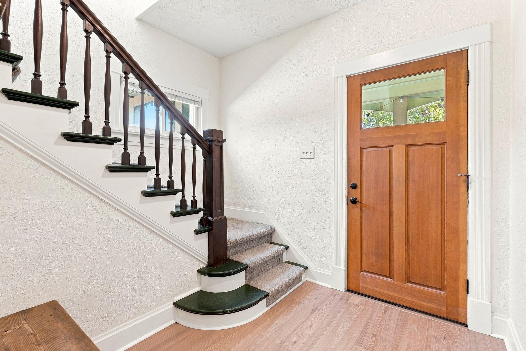 1039 W 11TH Ave - Photo 4