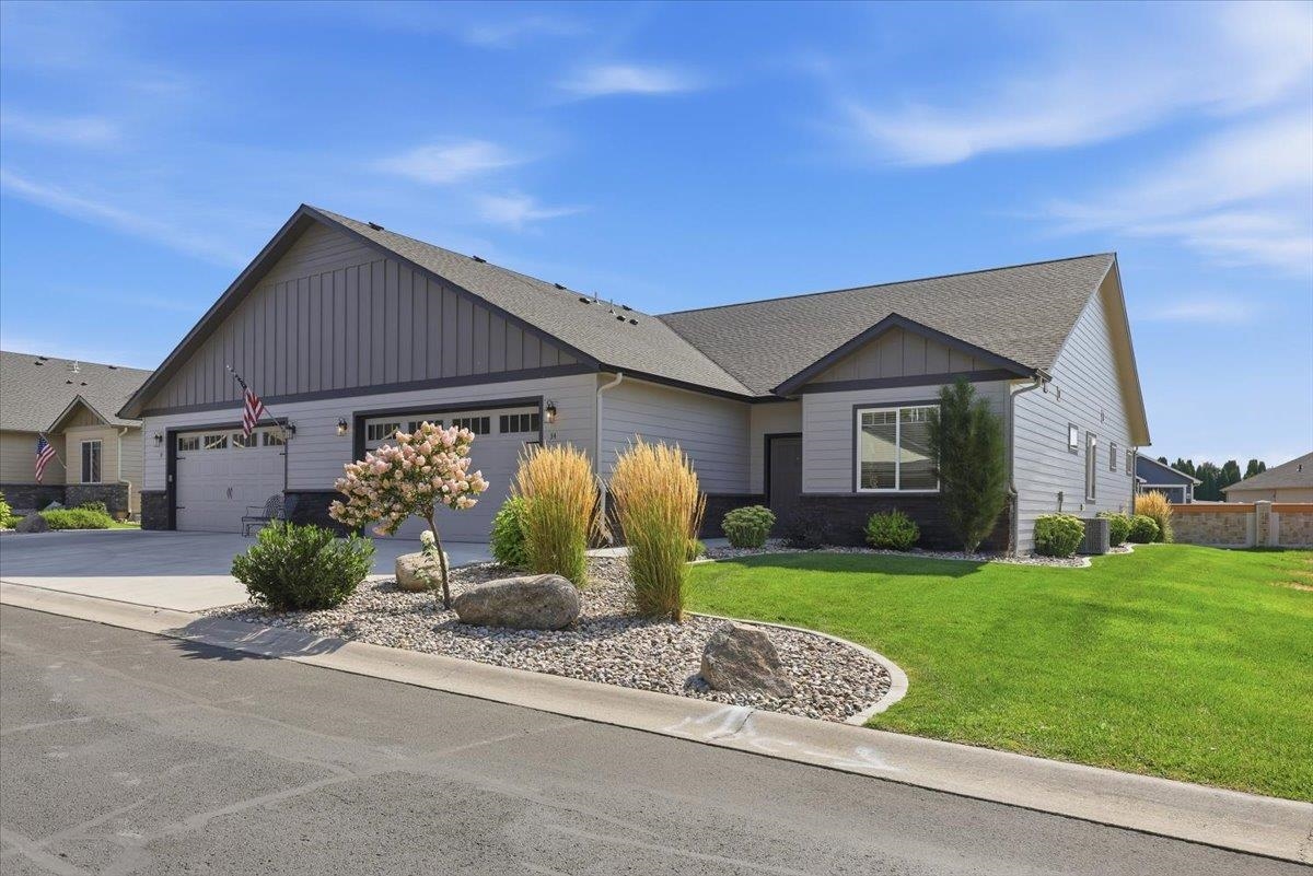 1109 N Country Club Dr - Photo 1
