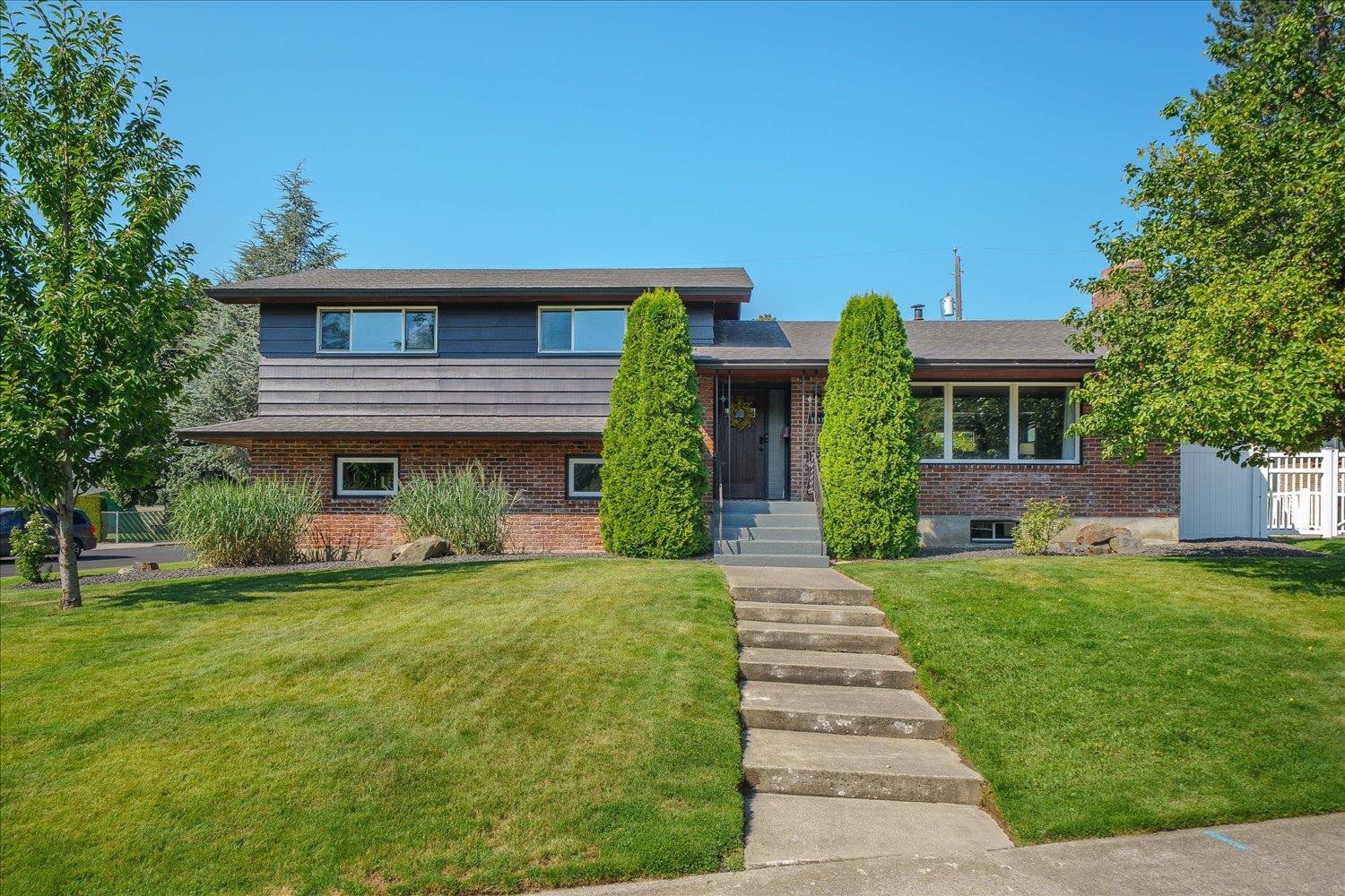 7011 N F St - Photo 1