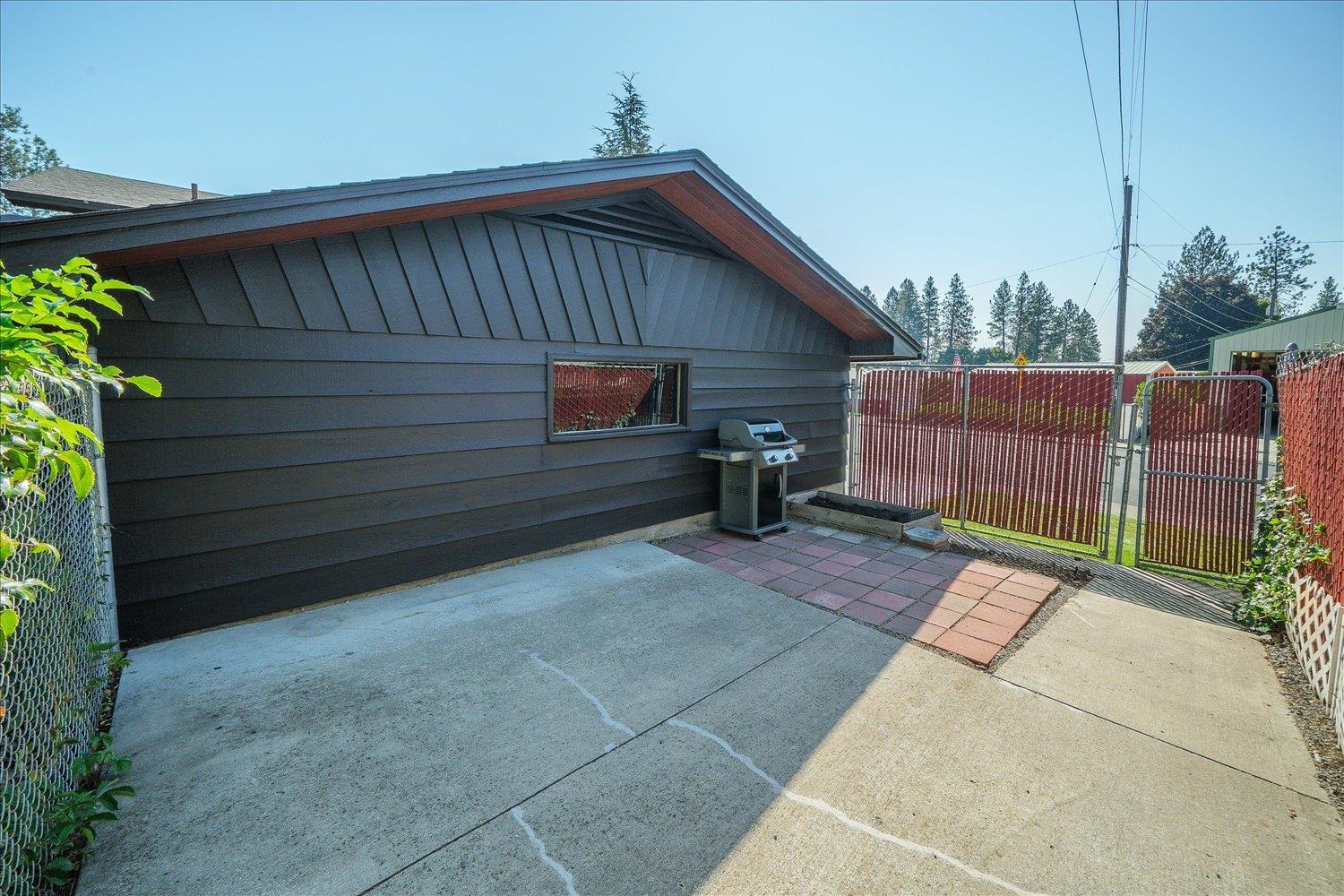 7011 N F St - Photo 45