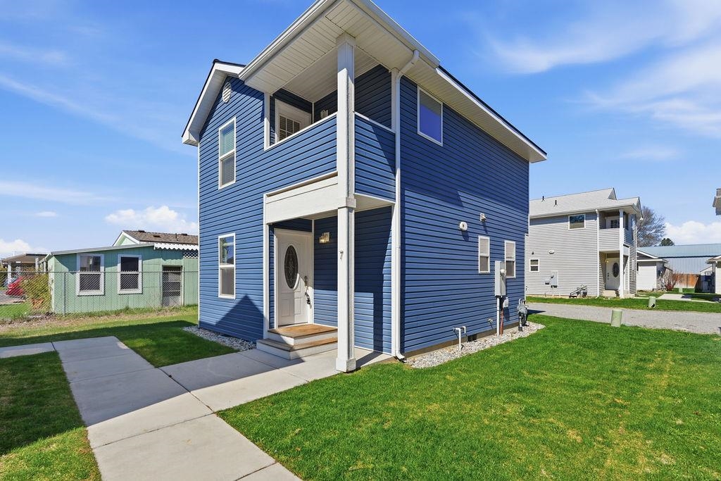 7125 N Crestline St - Photo 1