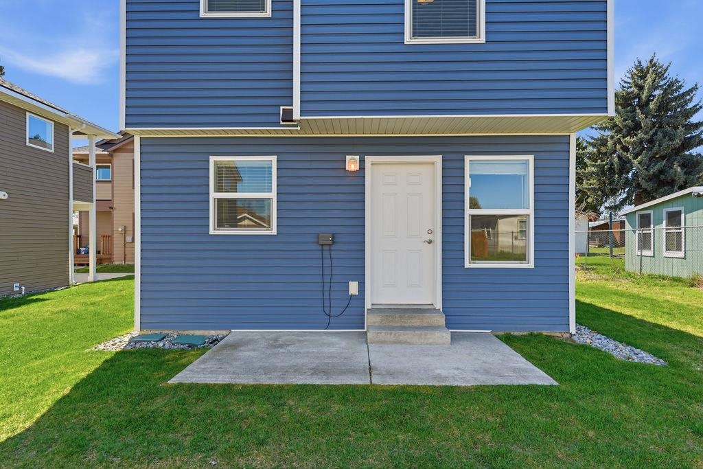 7125 N Crestline St - Photo 2