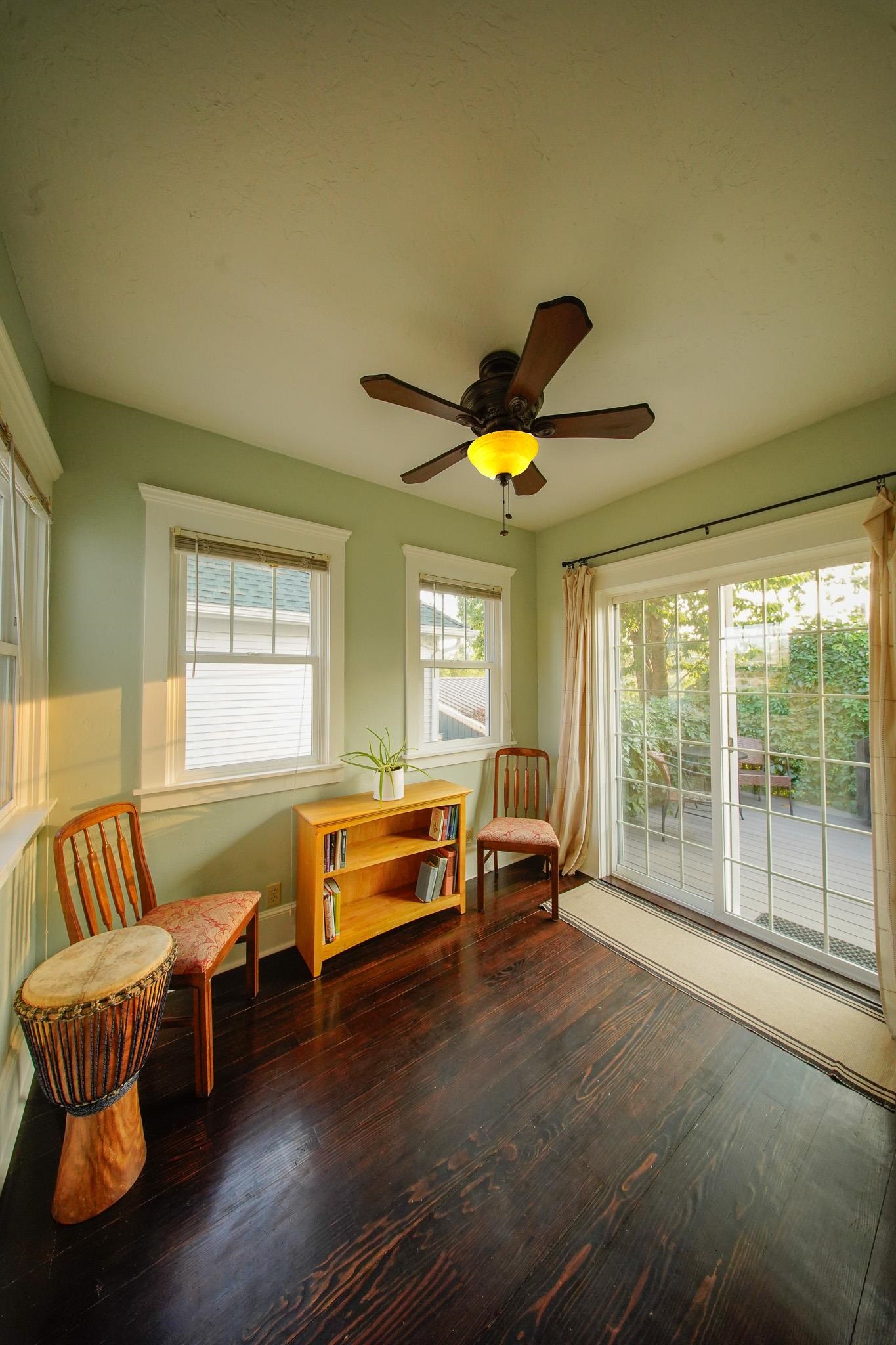 1711 N Normandie St - Photo 13