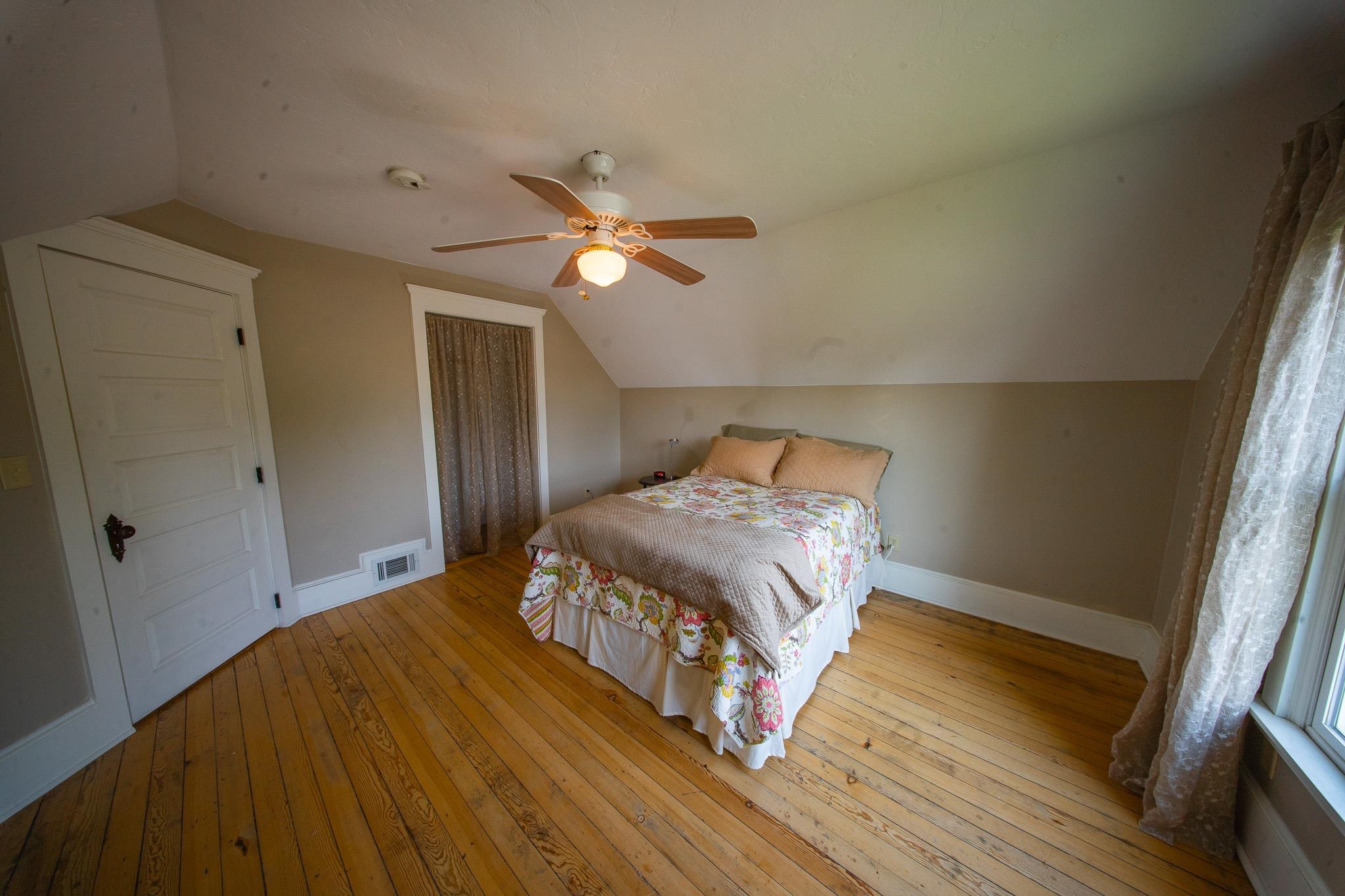 1711 N Normandie St - Photo 21