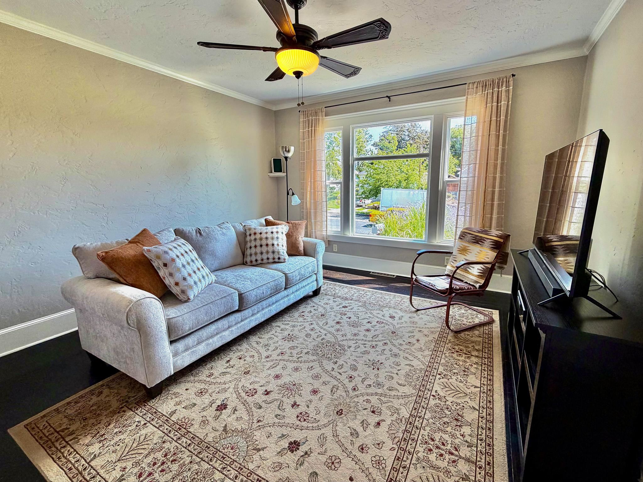 1711 N Normandie St - Photo 6