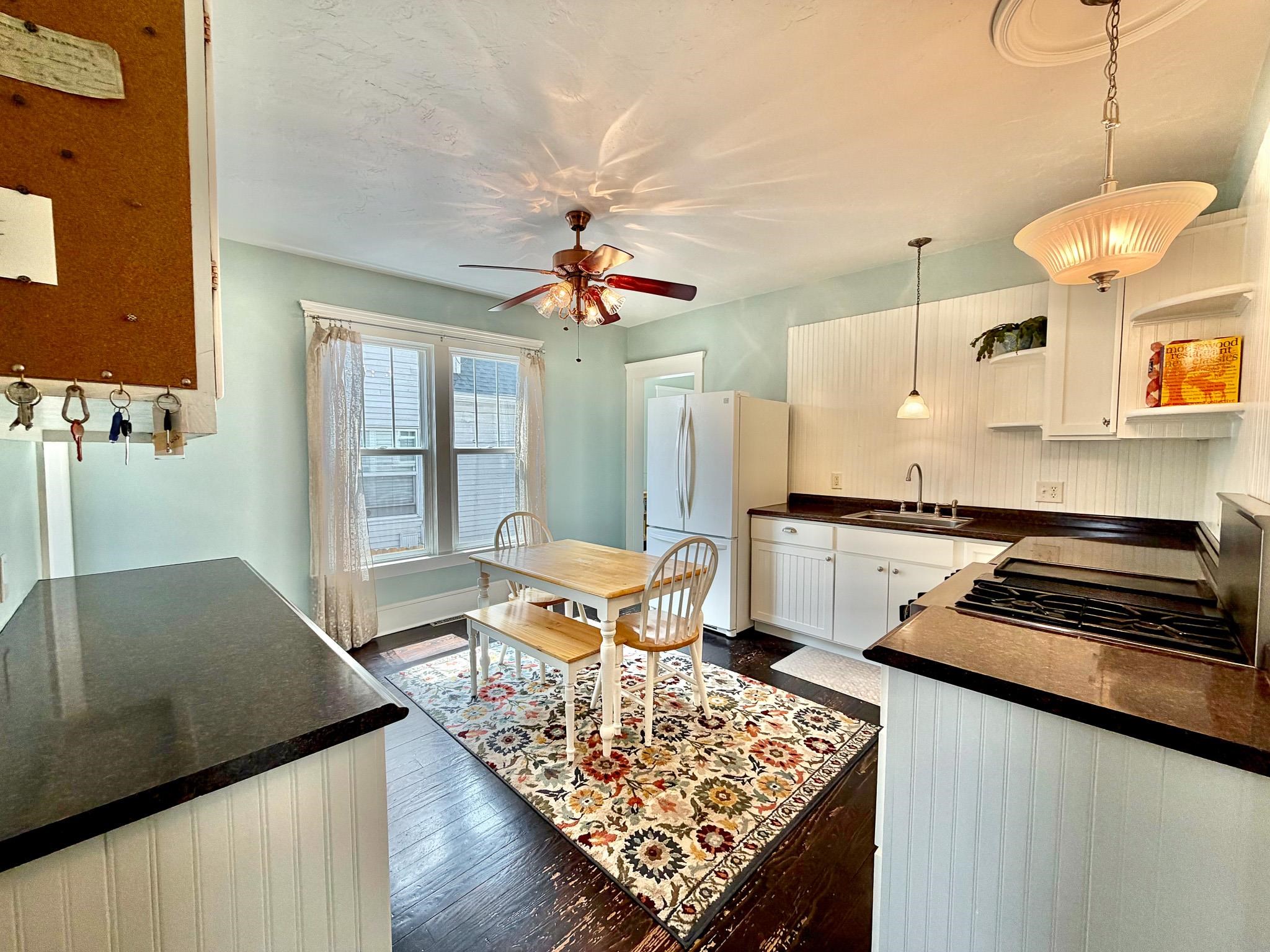 1711 N Normandie St - Photo 12