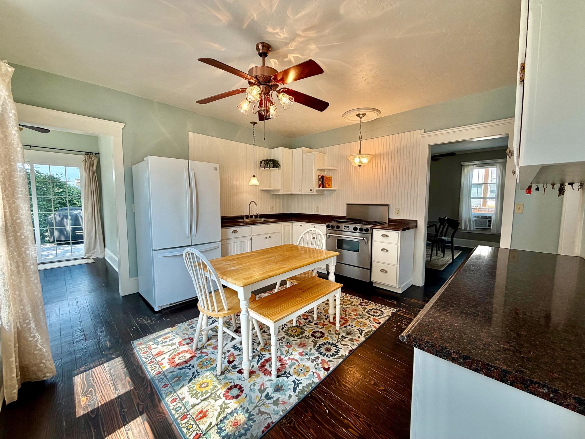 1711 N Normandie St - Photo 10