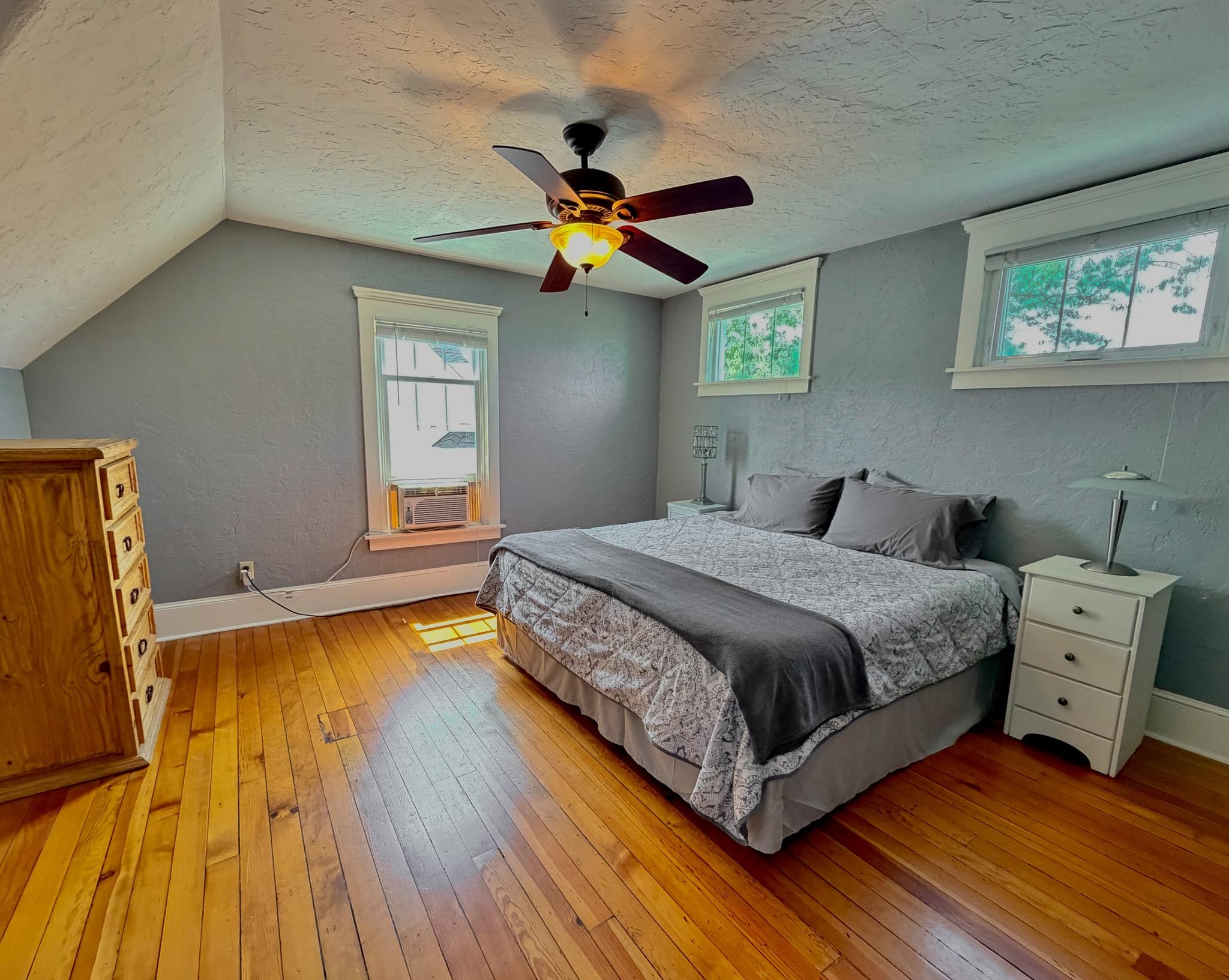 1711 N Normandie St - Photo 17
