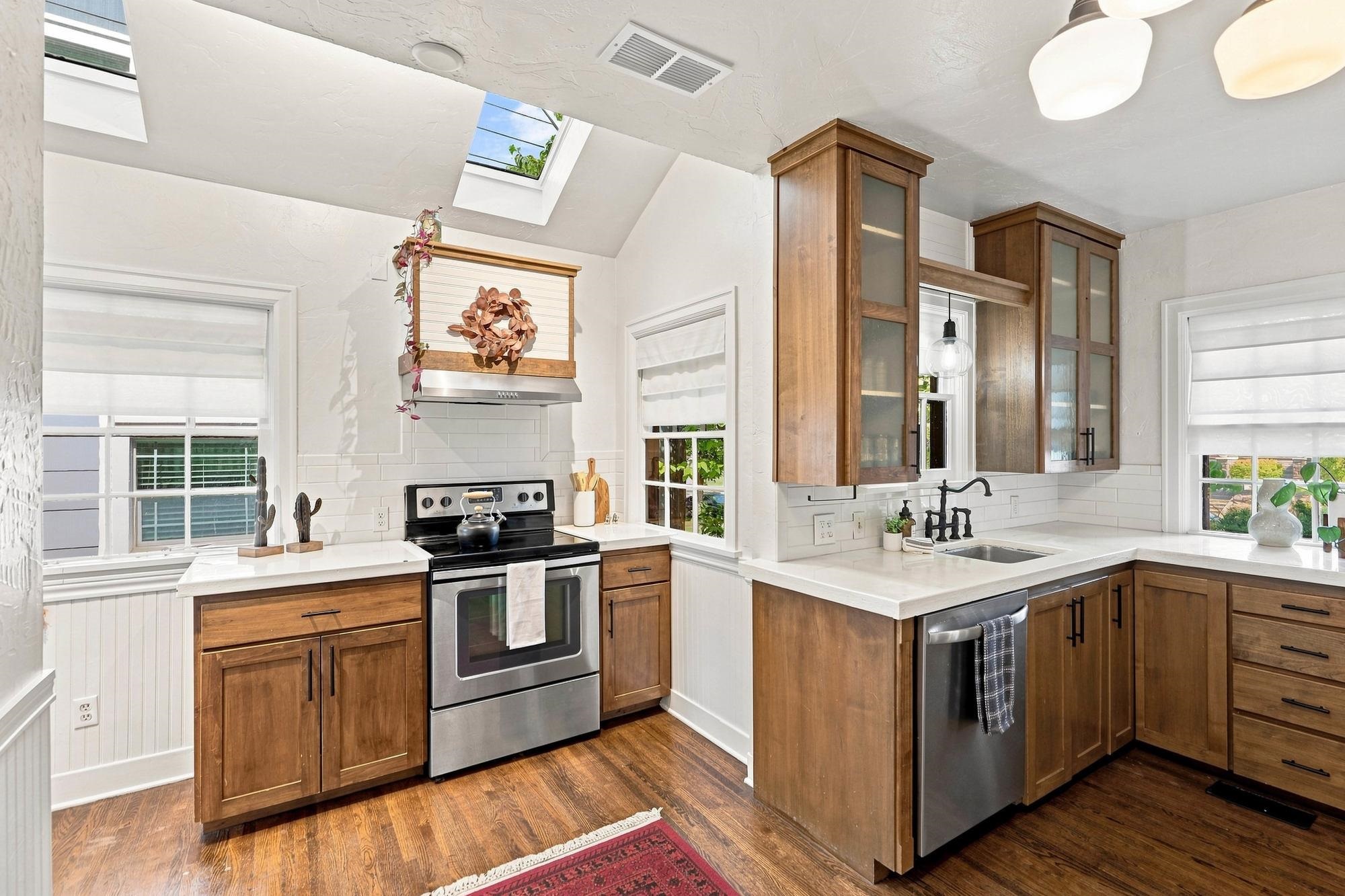 2324 S Jefferson St - Photo 8