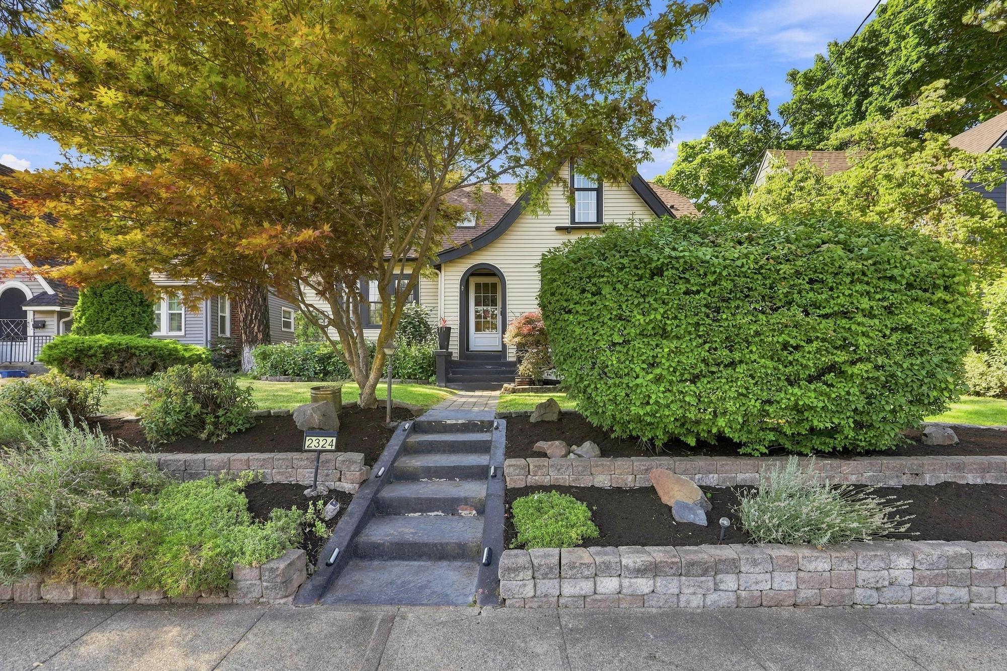 2324 S Jefferson St - Photo 2