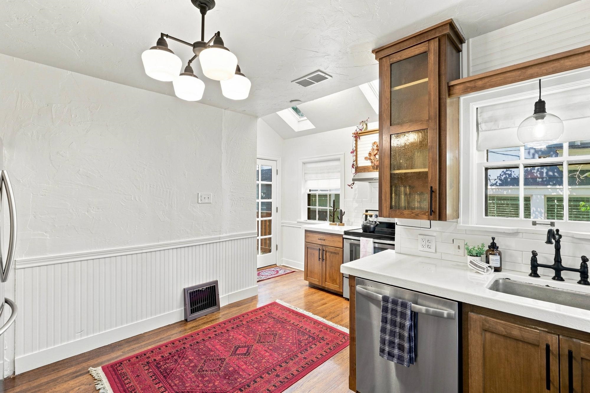 2324 S Jefferson St - Photo 10