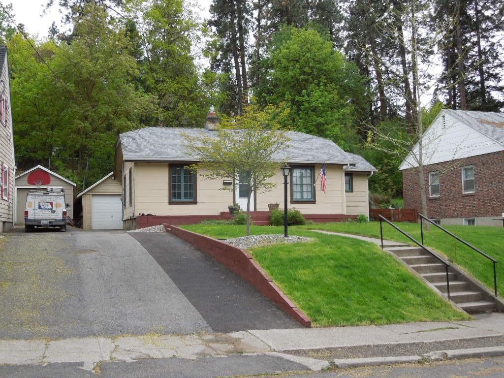 1216 E 18th Ave - Photo 2