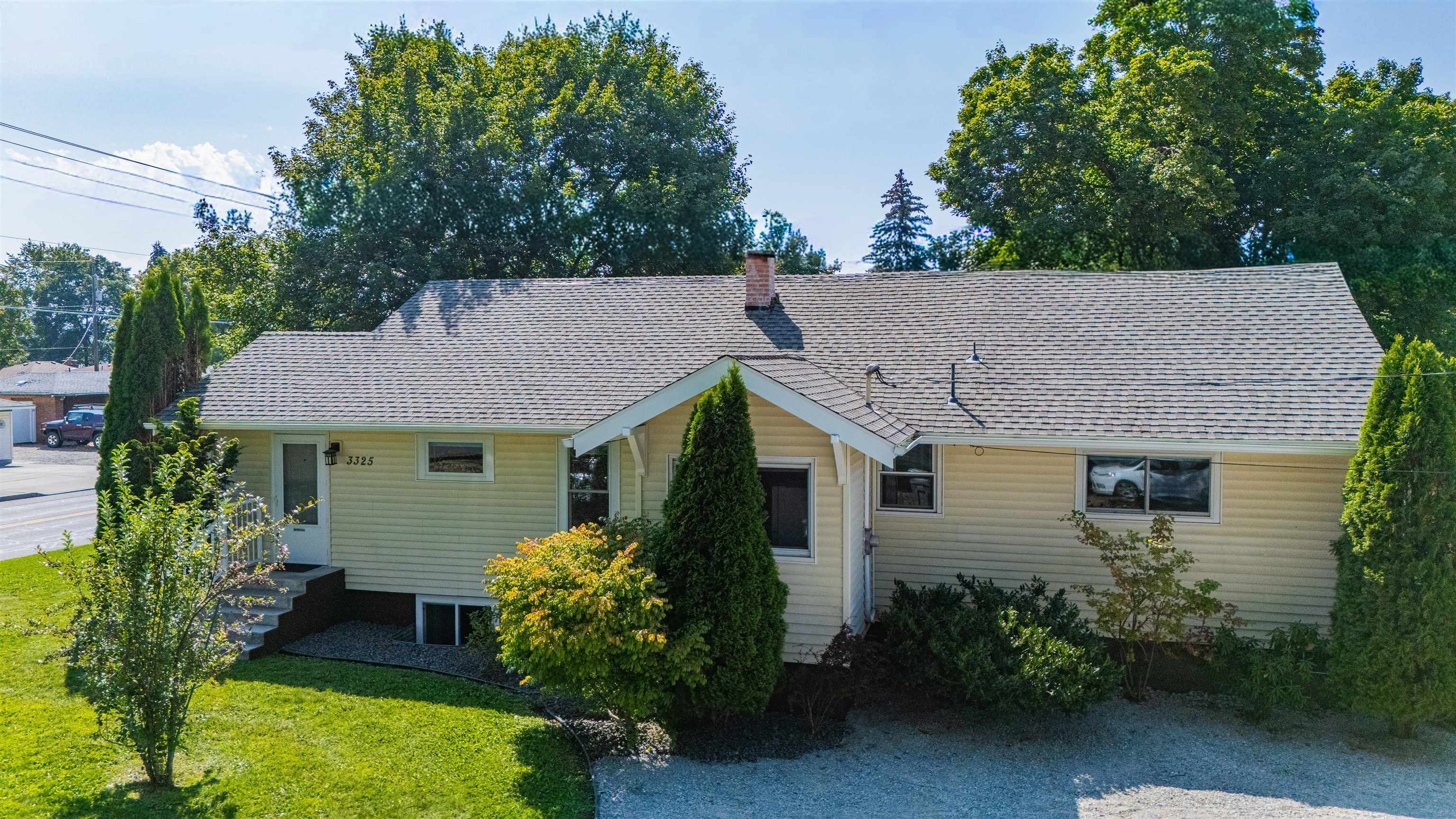 3325 N Vista Rd - Photo 1