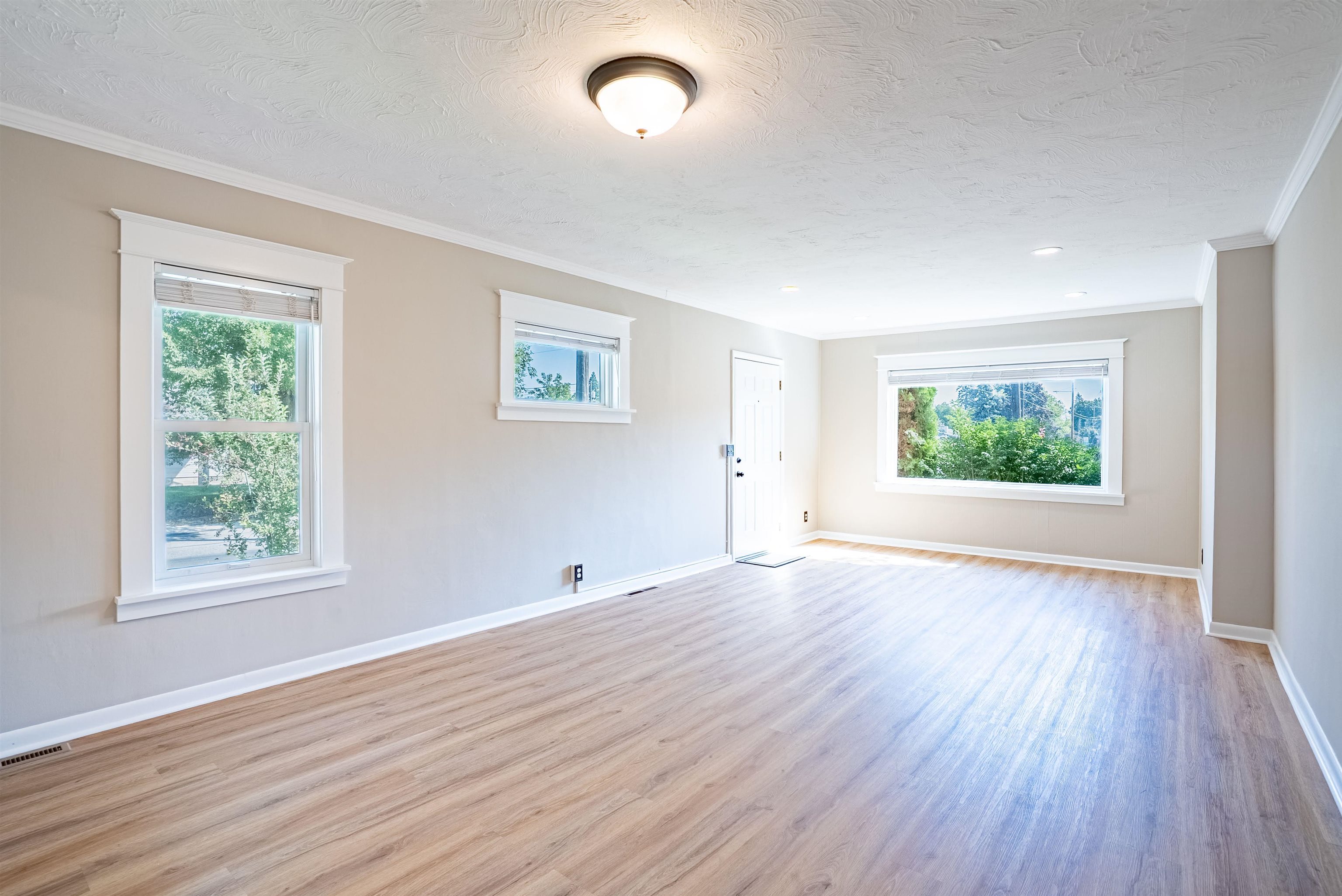 3325 N Vista Rd - Photo 4