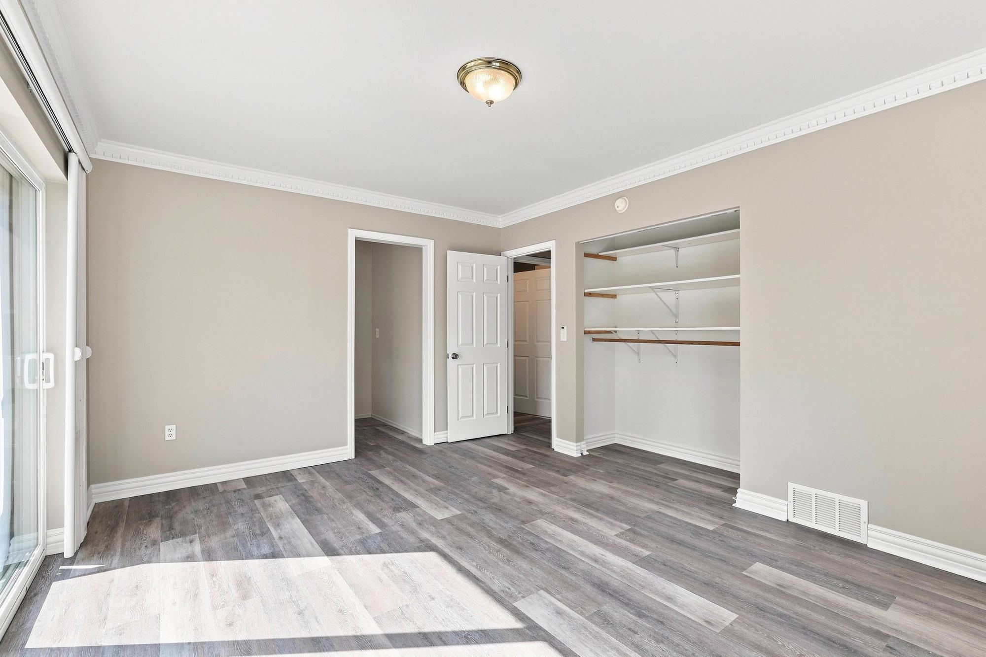 657 S Freya St - Photo 11