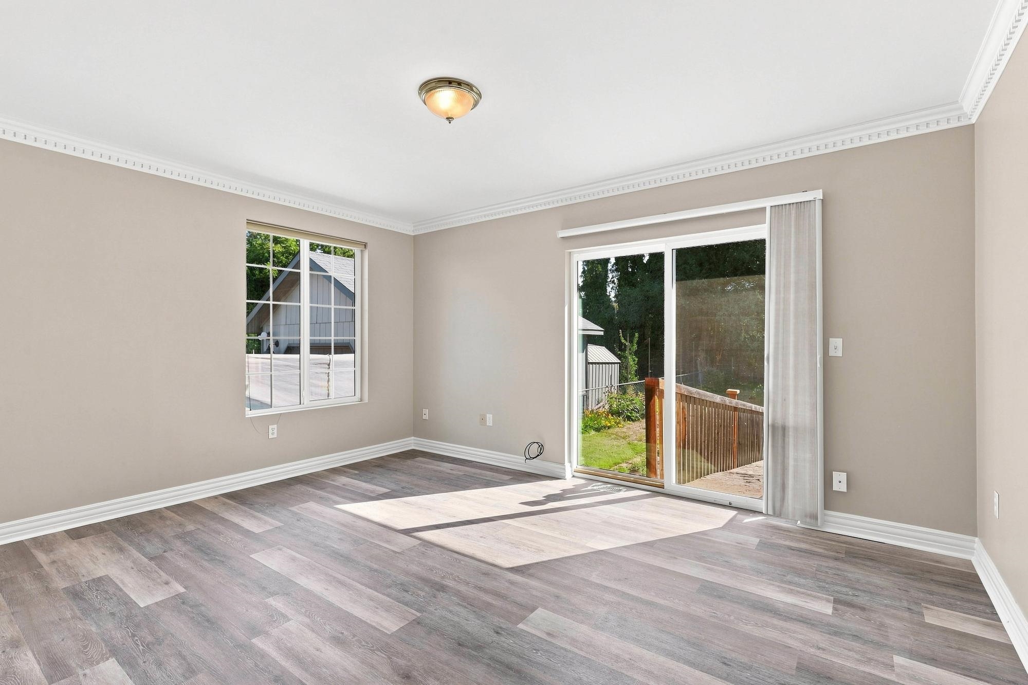 657 S Freya St - Photo 12