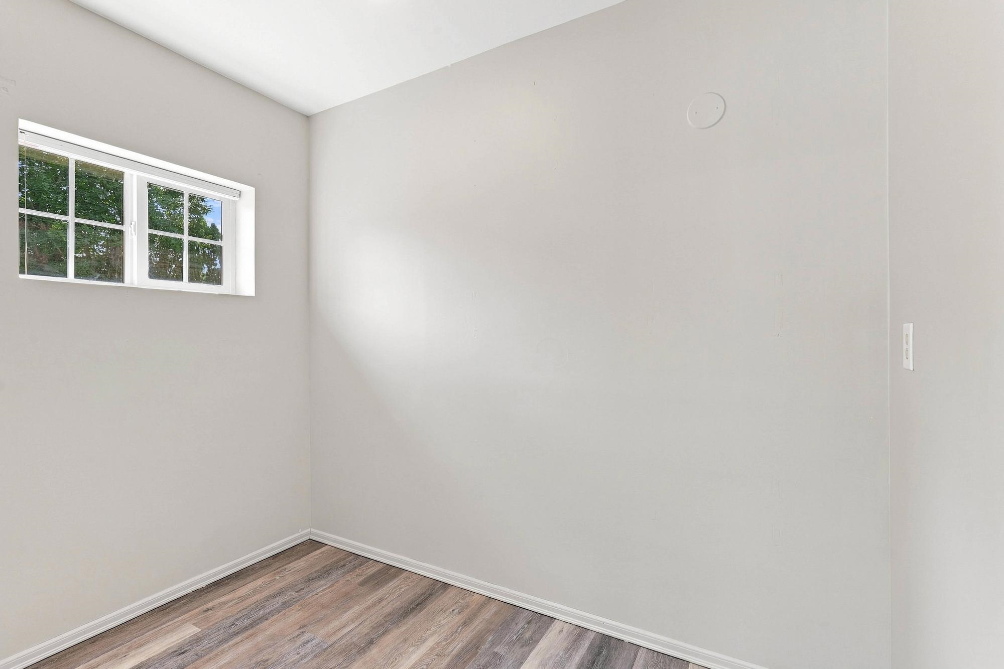 657 S Freya St - Photo 14