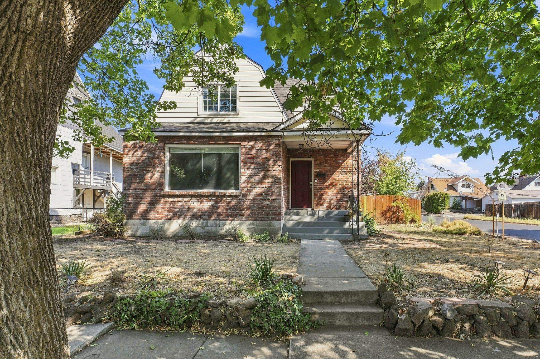947 E Ermina Ave - Photo 2