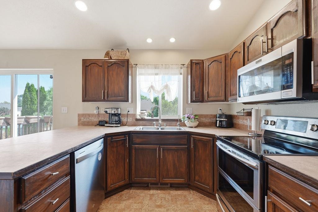 8708 N WARREN St - Photo 12