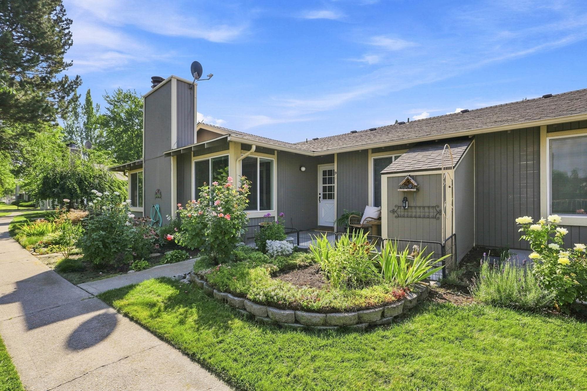 6007 E 6th Ave - Photo 2