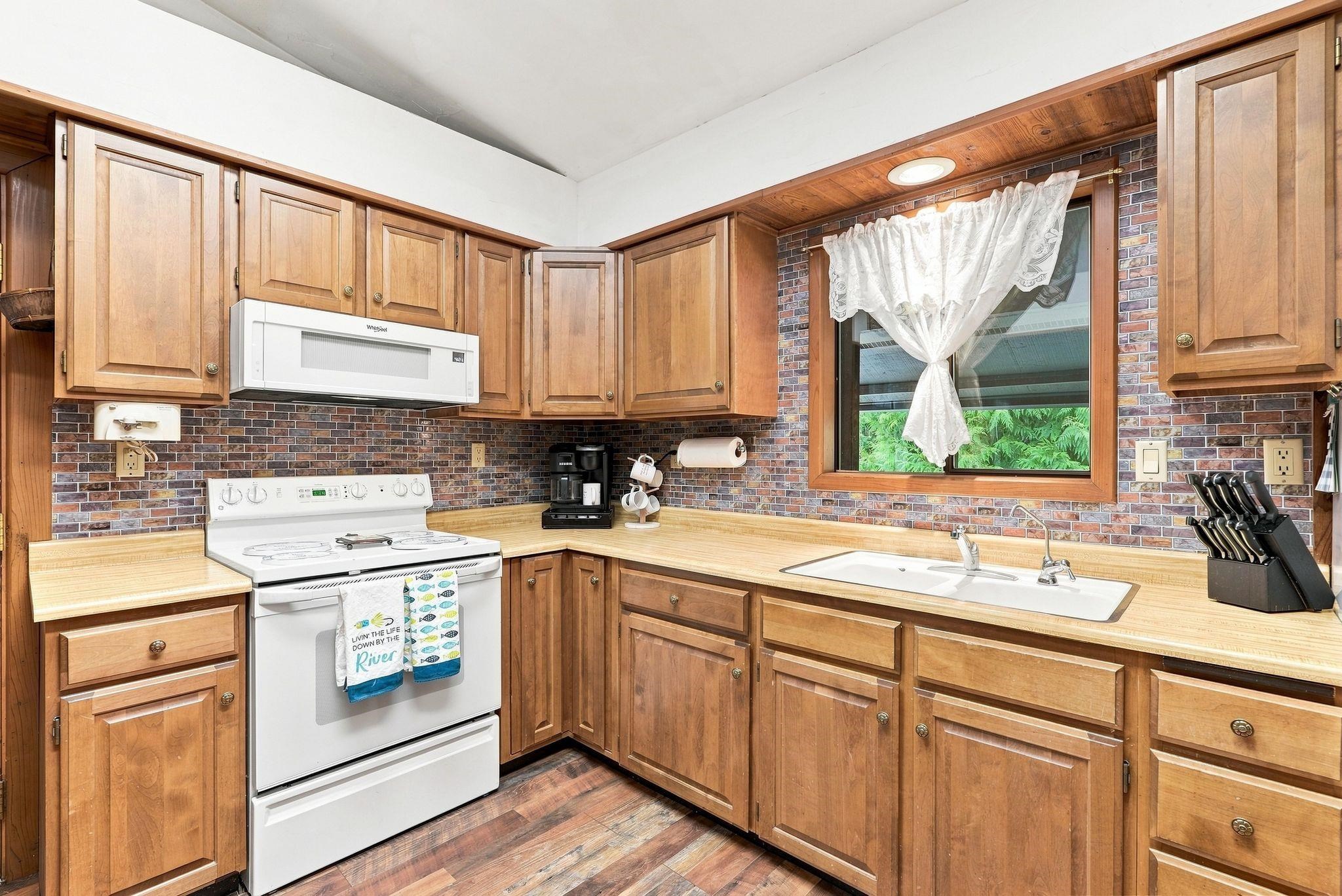 136 Hazel St - Photo 15