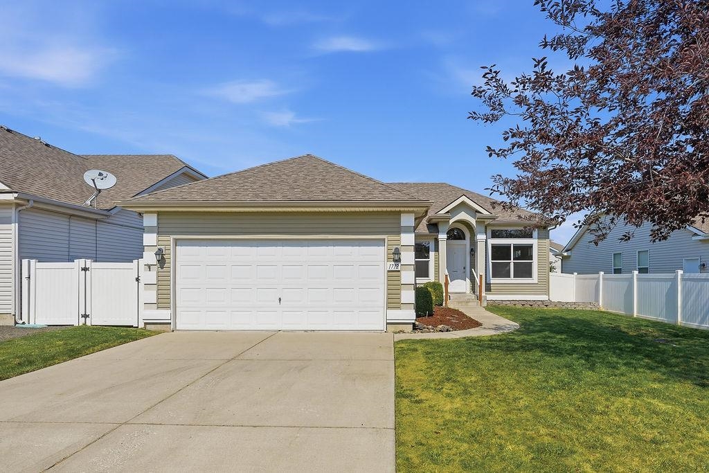 1712 W Cimarron Ln - Photo 1