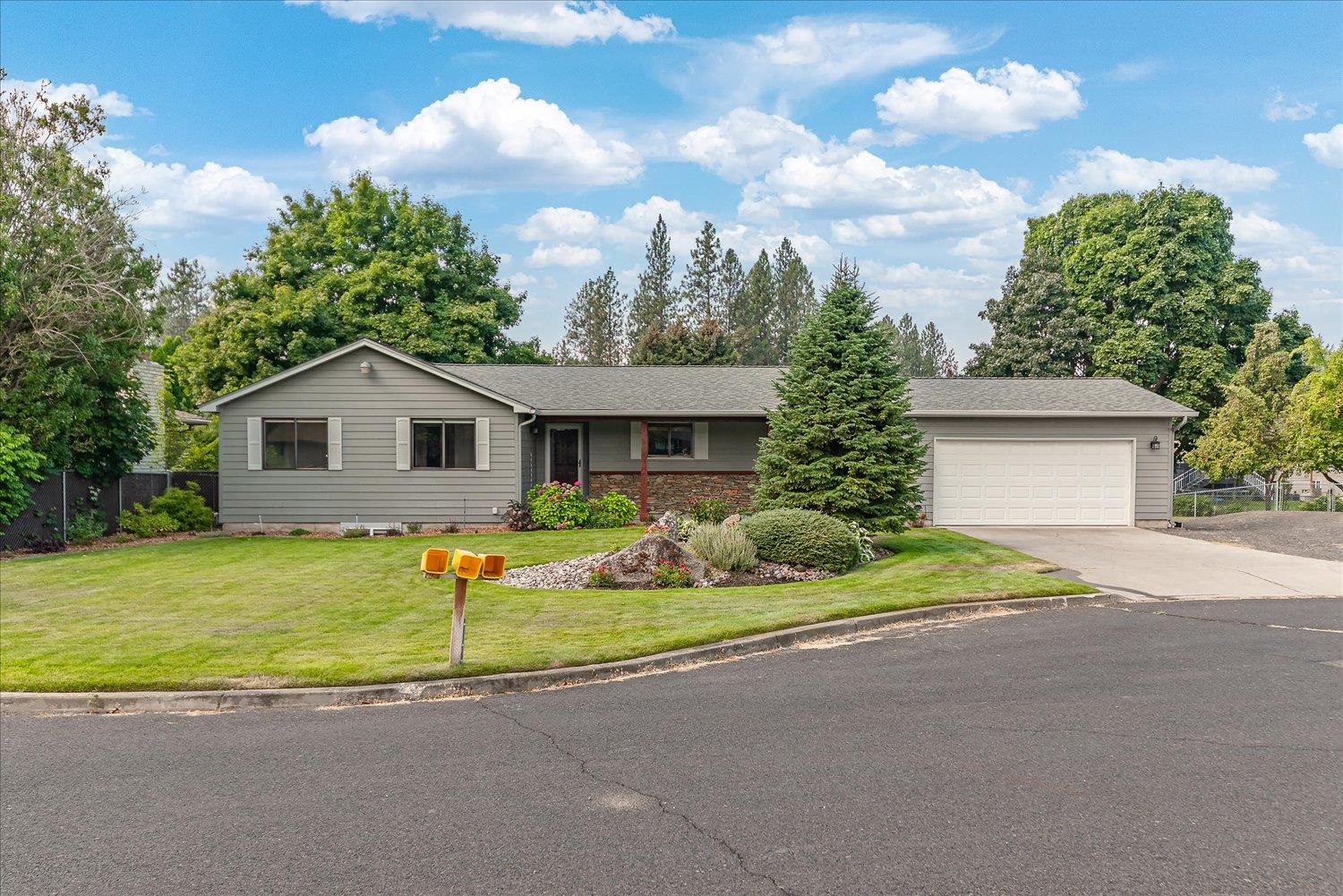 8711 N Kelly Ct - Photo 1