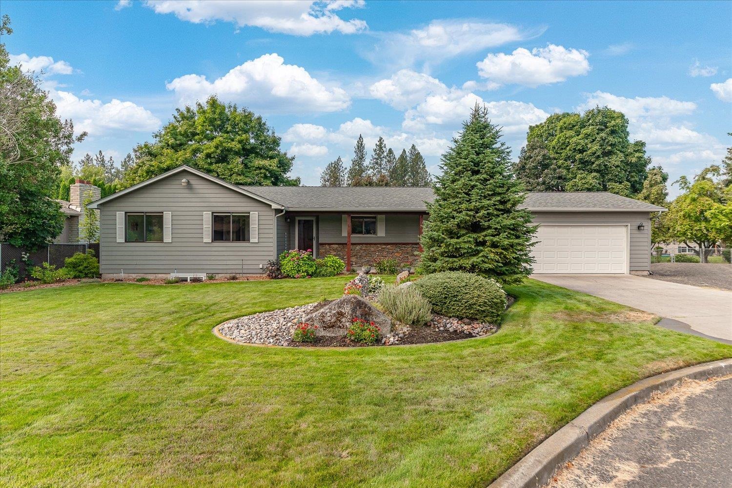8711 N Kelly Ct - Photo 2