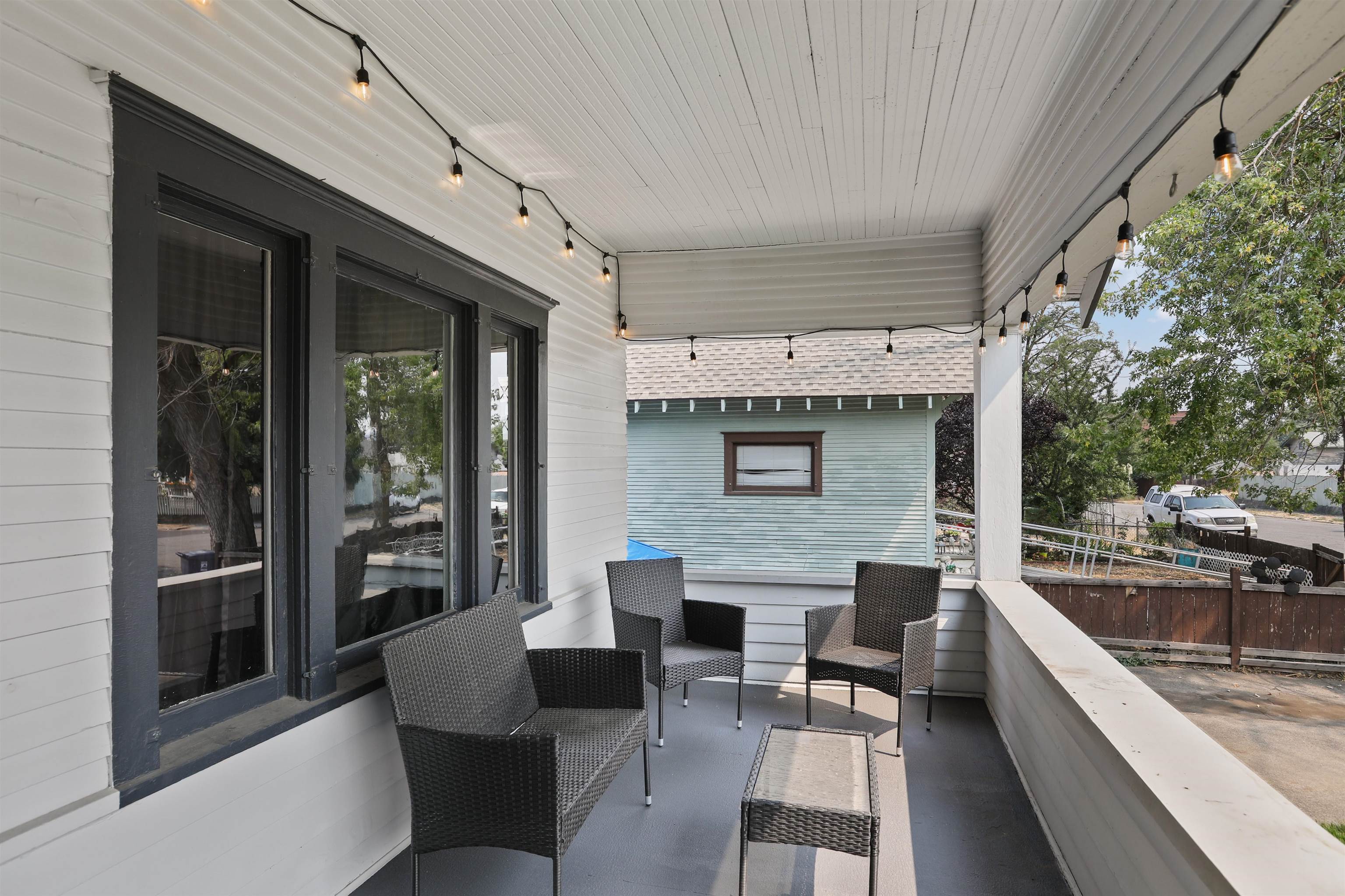 2521 E Queen Ave - Photo 2