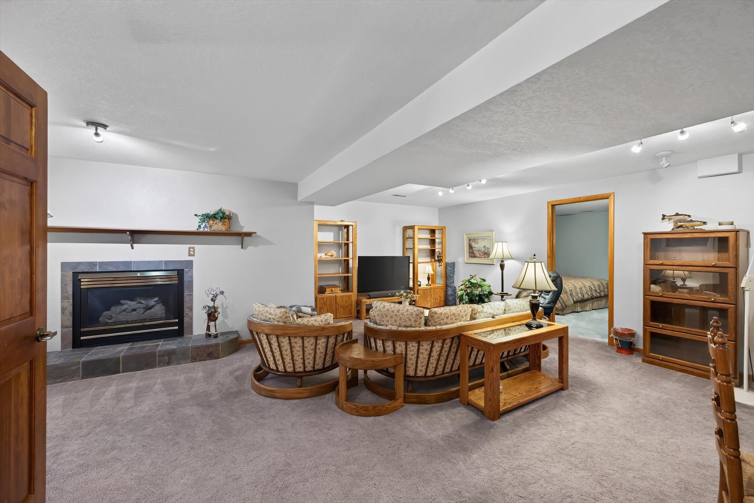3808 E 48th Ave - Photo 28
