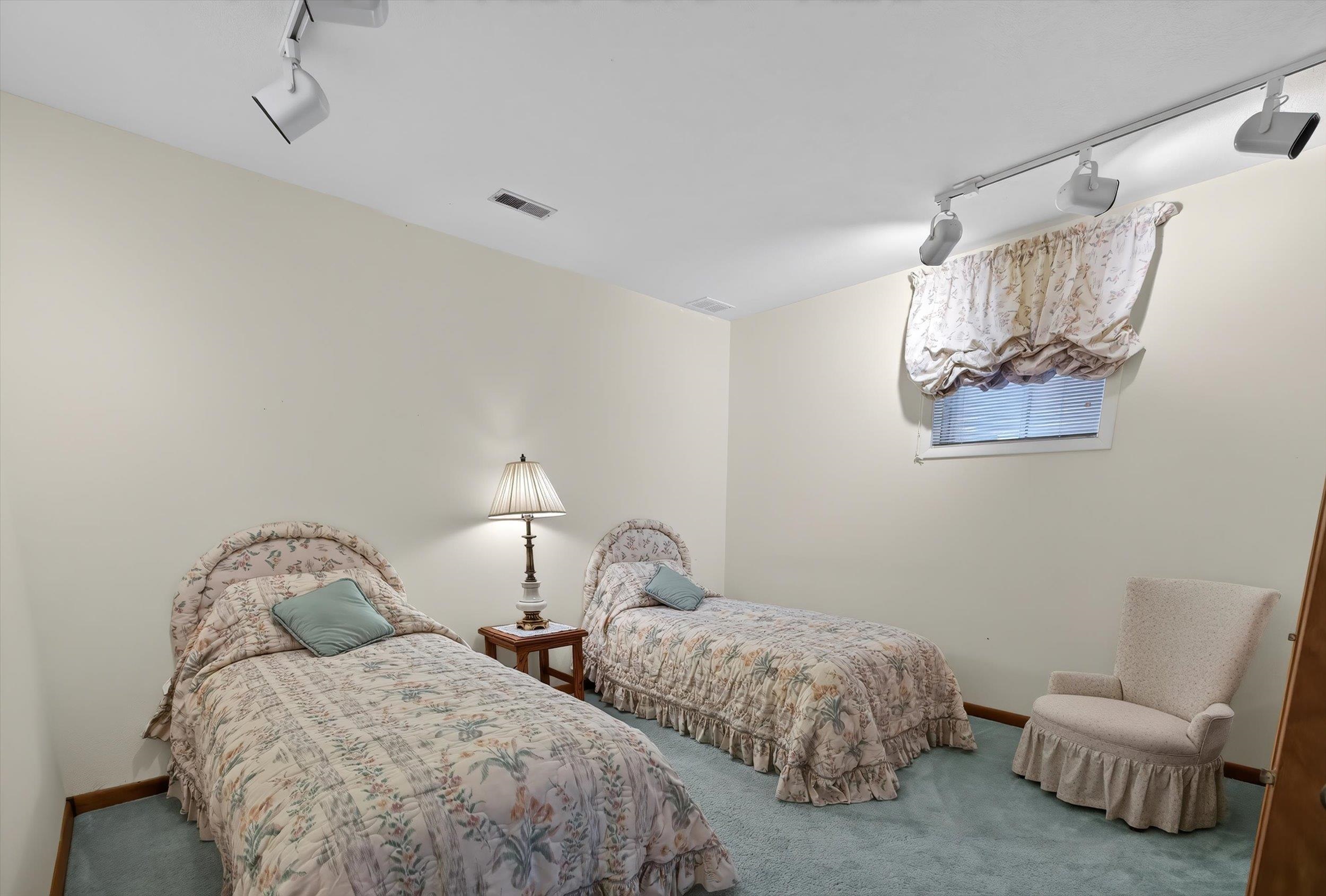 3808 E 48th Ave - Photo 35