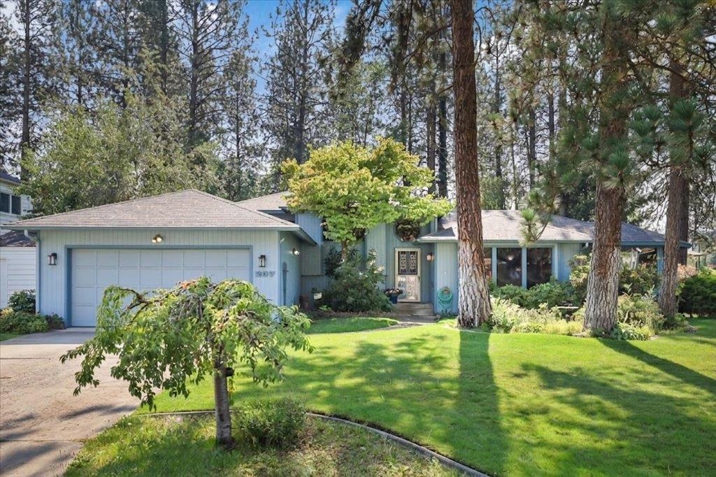207 W Woodway Ave - Photo 1