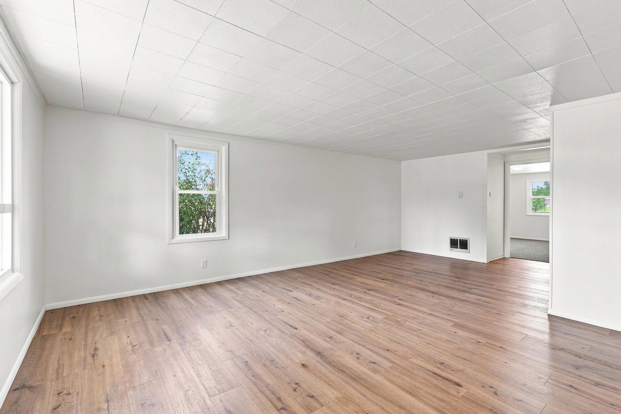 303 E Queen Ave - Photo 8