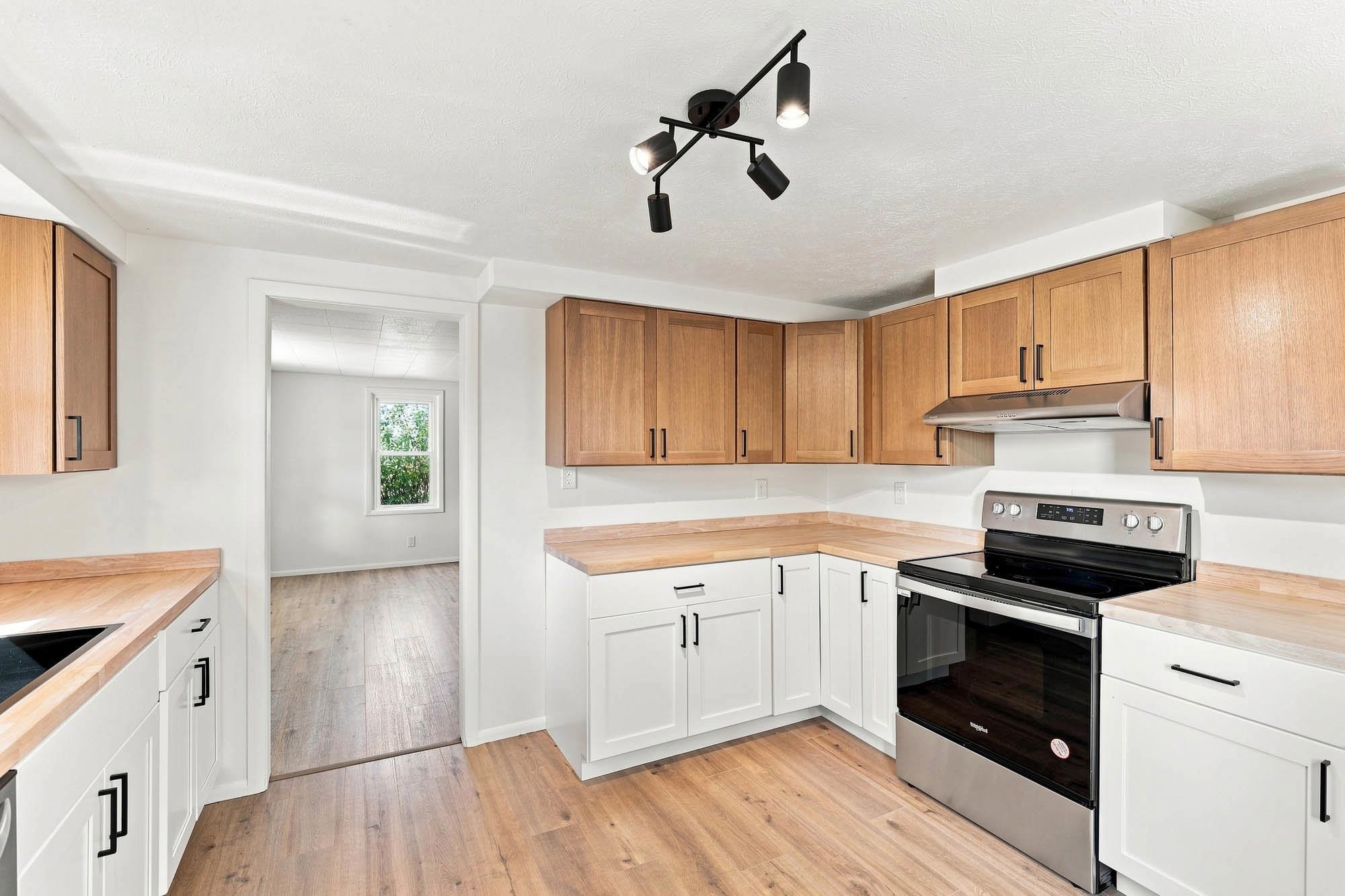 303 E Queen Ave - Photo 7