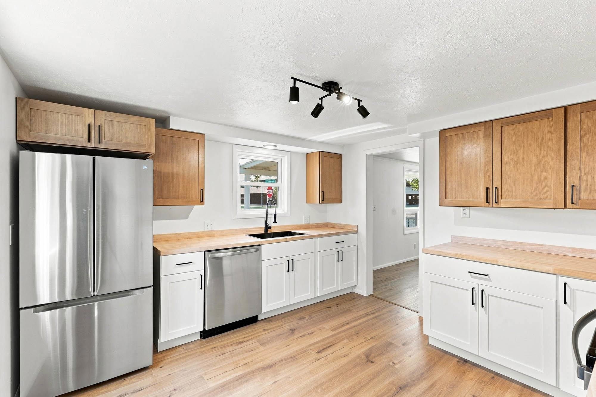 303 E Queen Ave - Photo 4