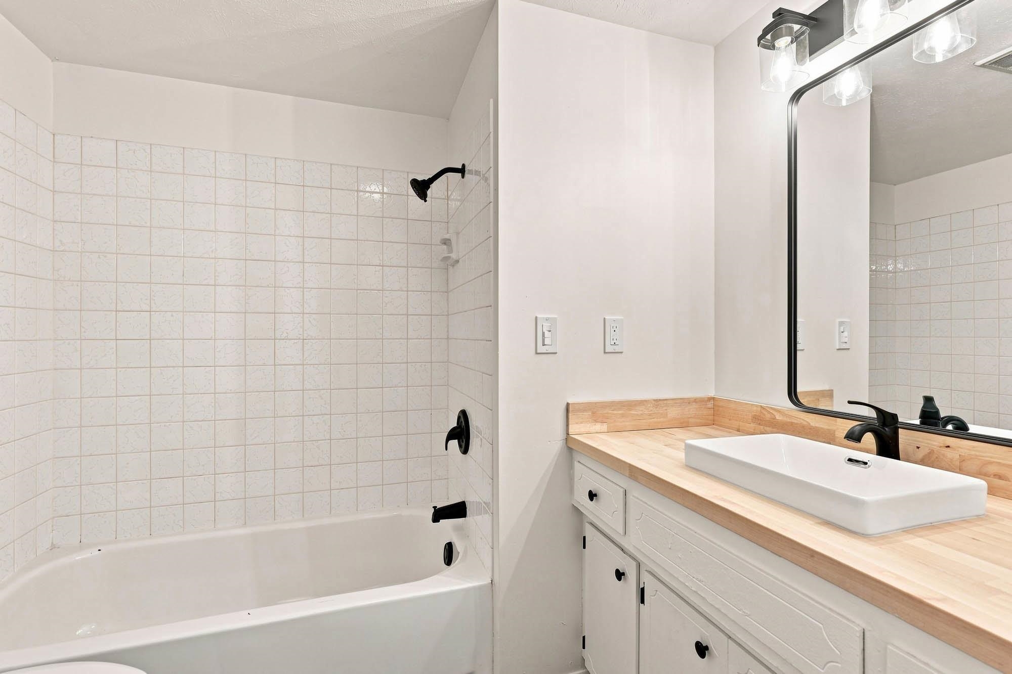 303 E Queen Ave - Photo 13