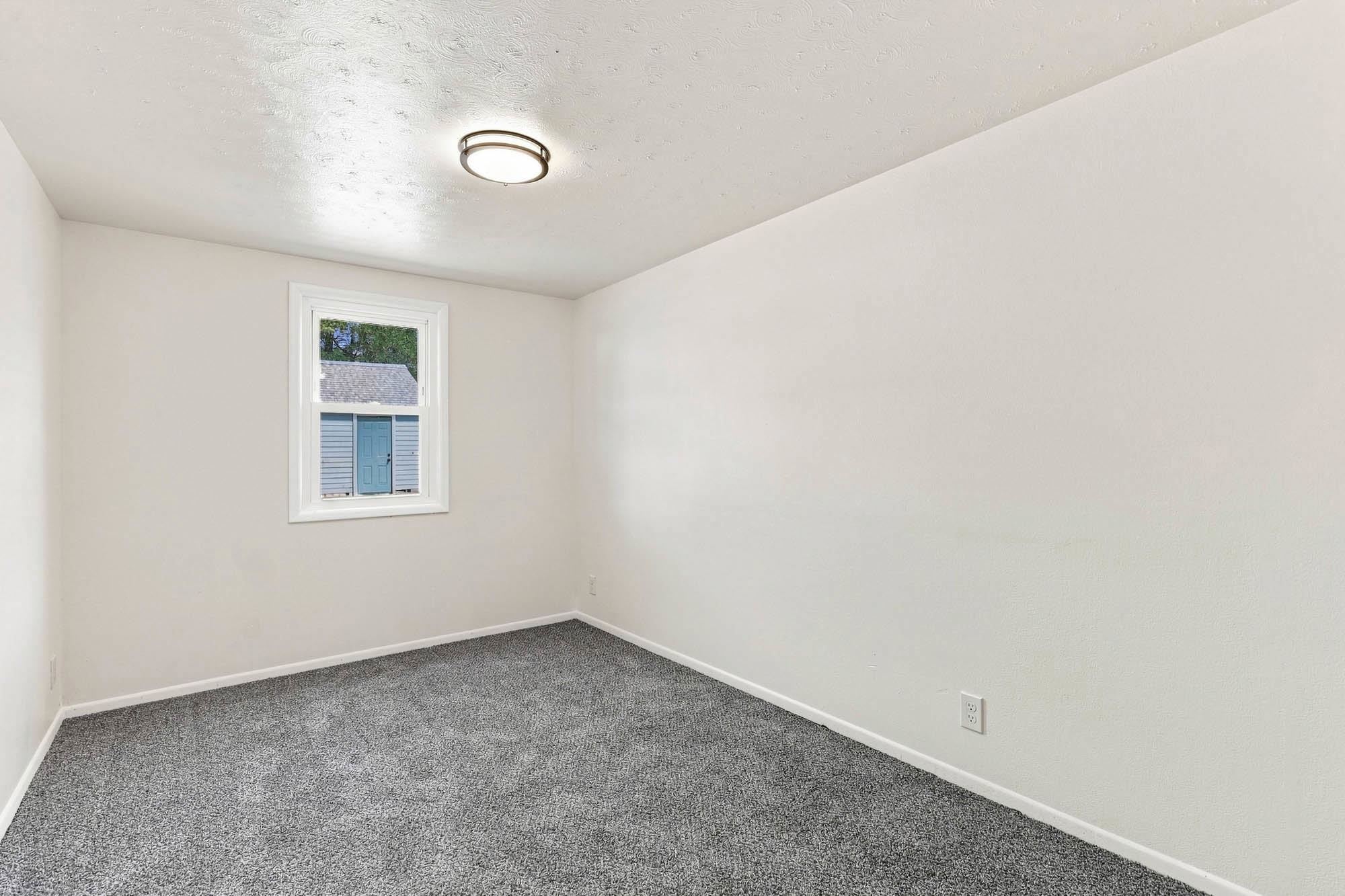 303 E Queen Ave - Photo 14