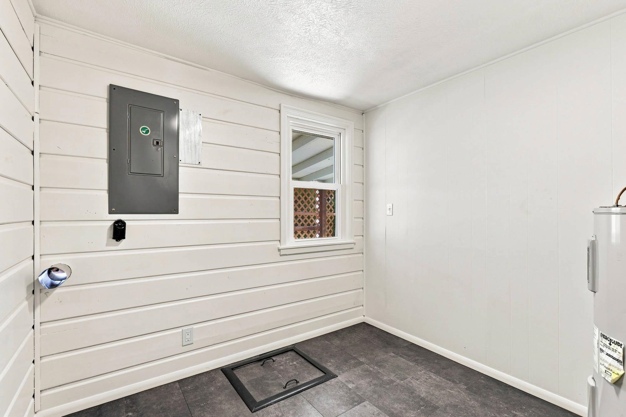 303 E Queen Ave - Photo 16