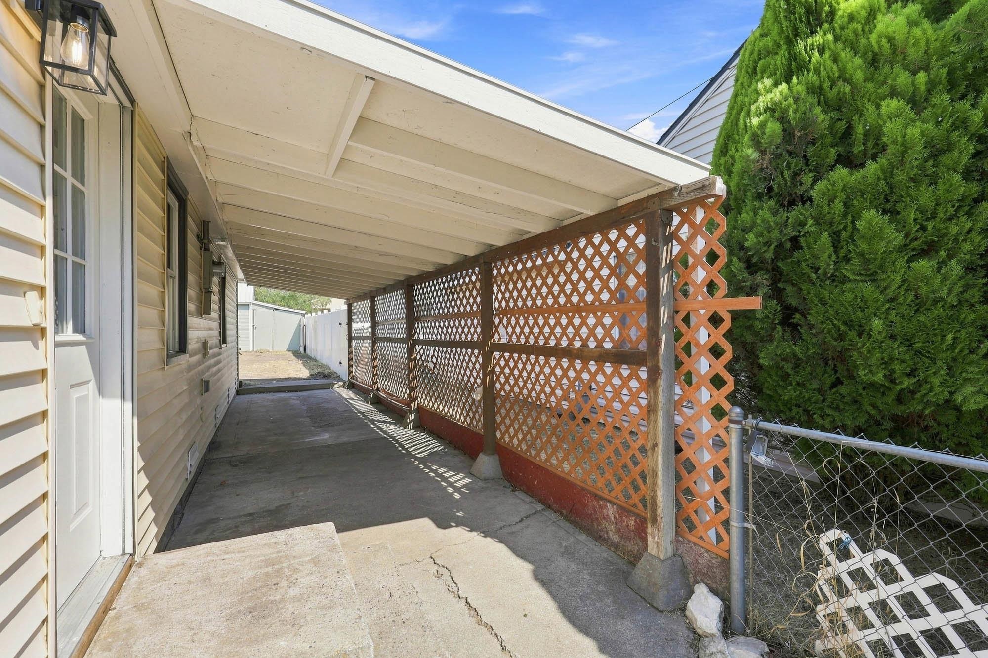 303 E Queen Ave - Photo 18