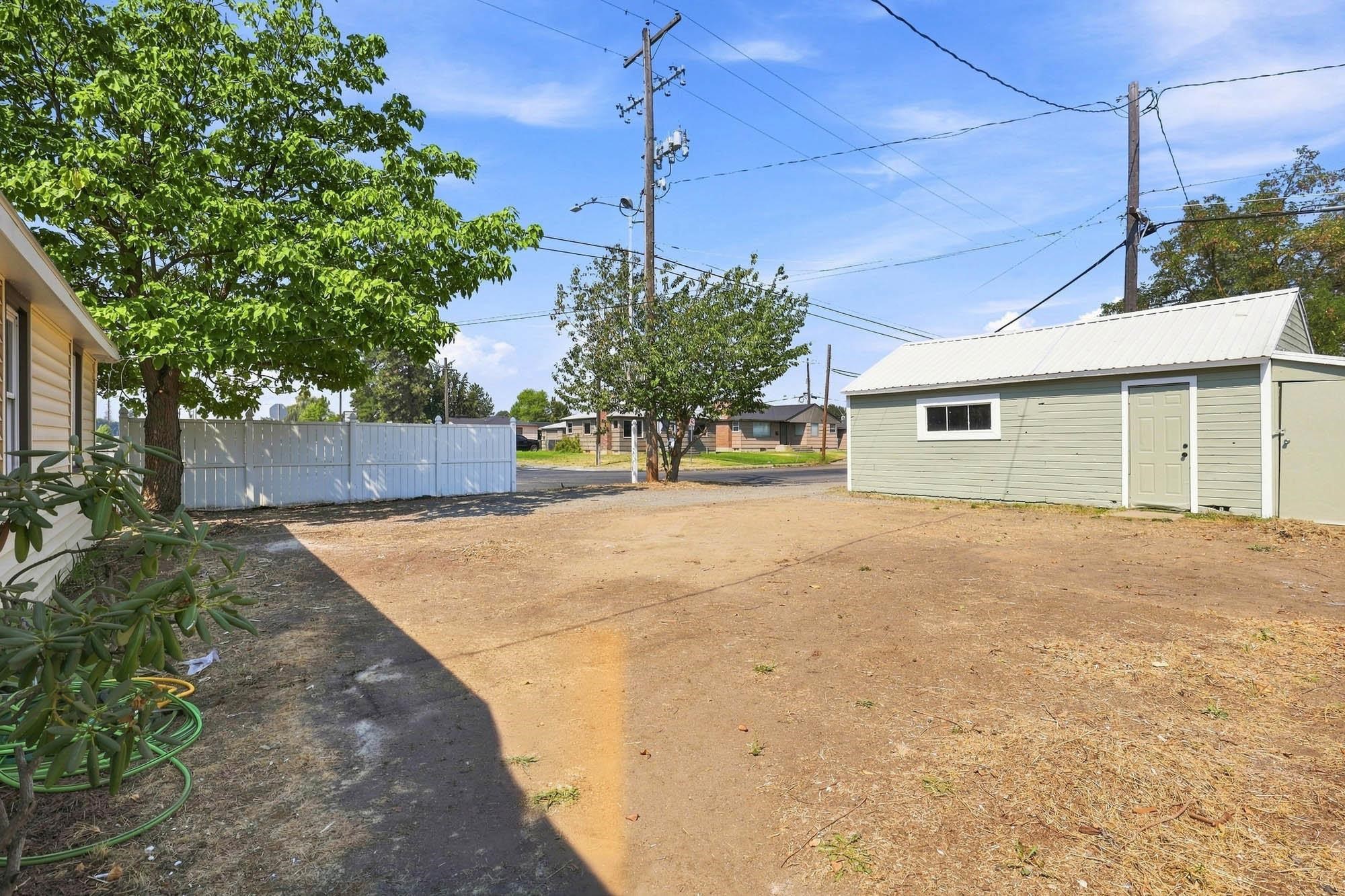 303 E Queen Ave - Photo 20