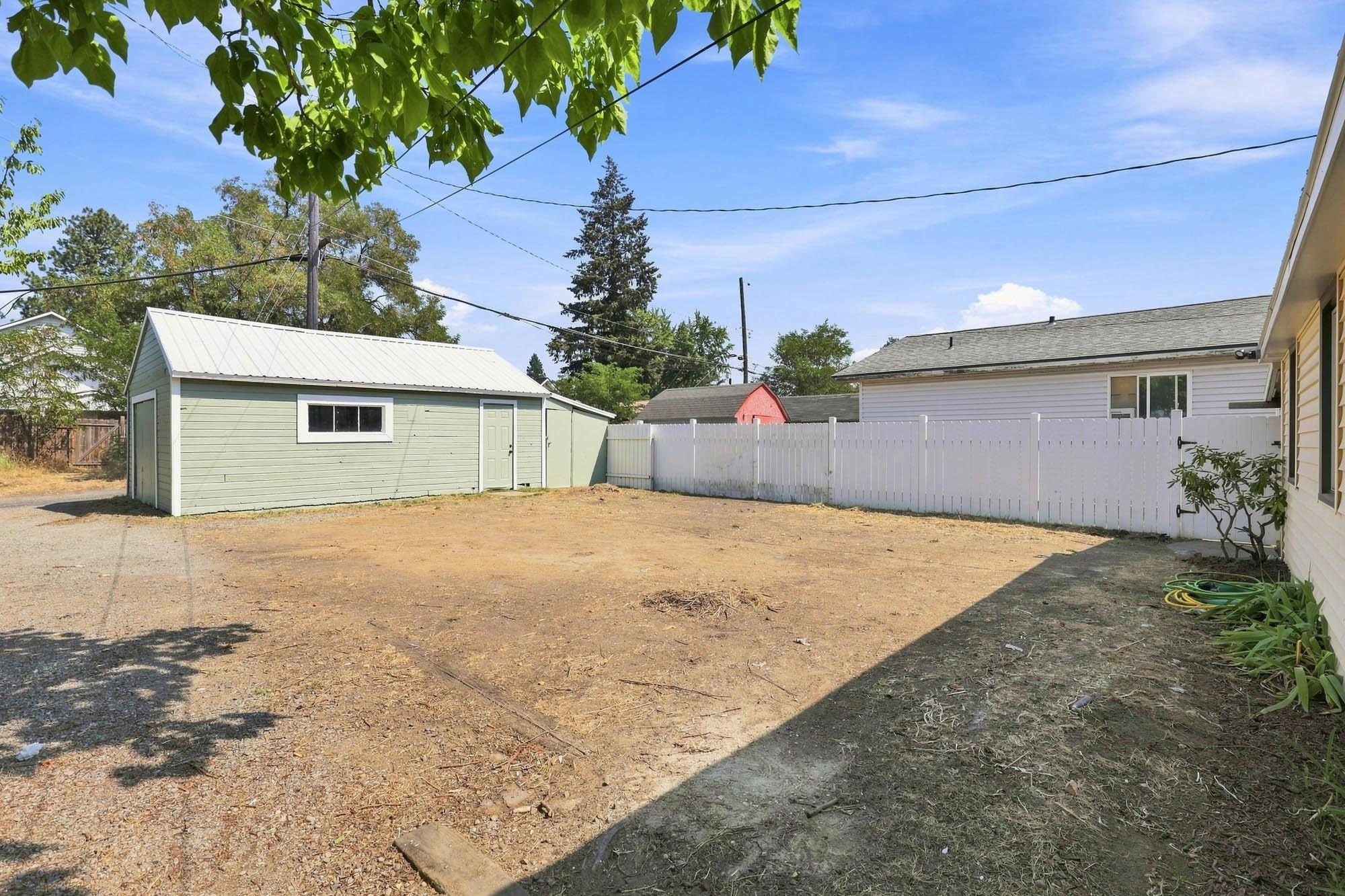 303 E Queen Ave - Photo 21