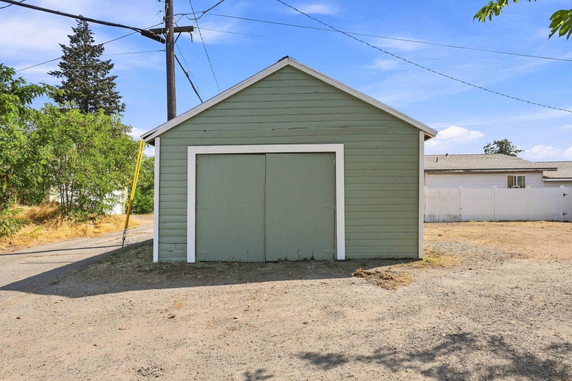 303 E Queen Ave - Photo 23