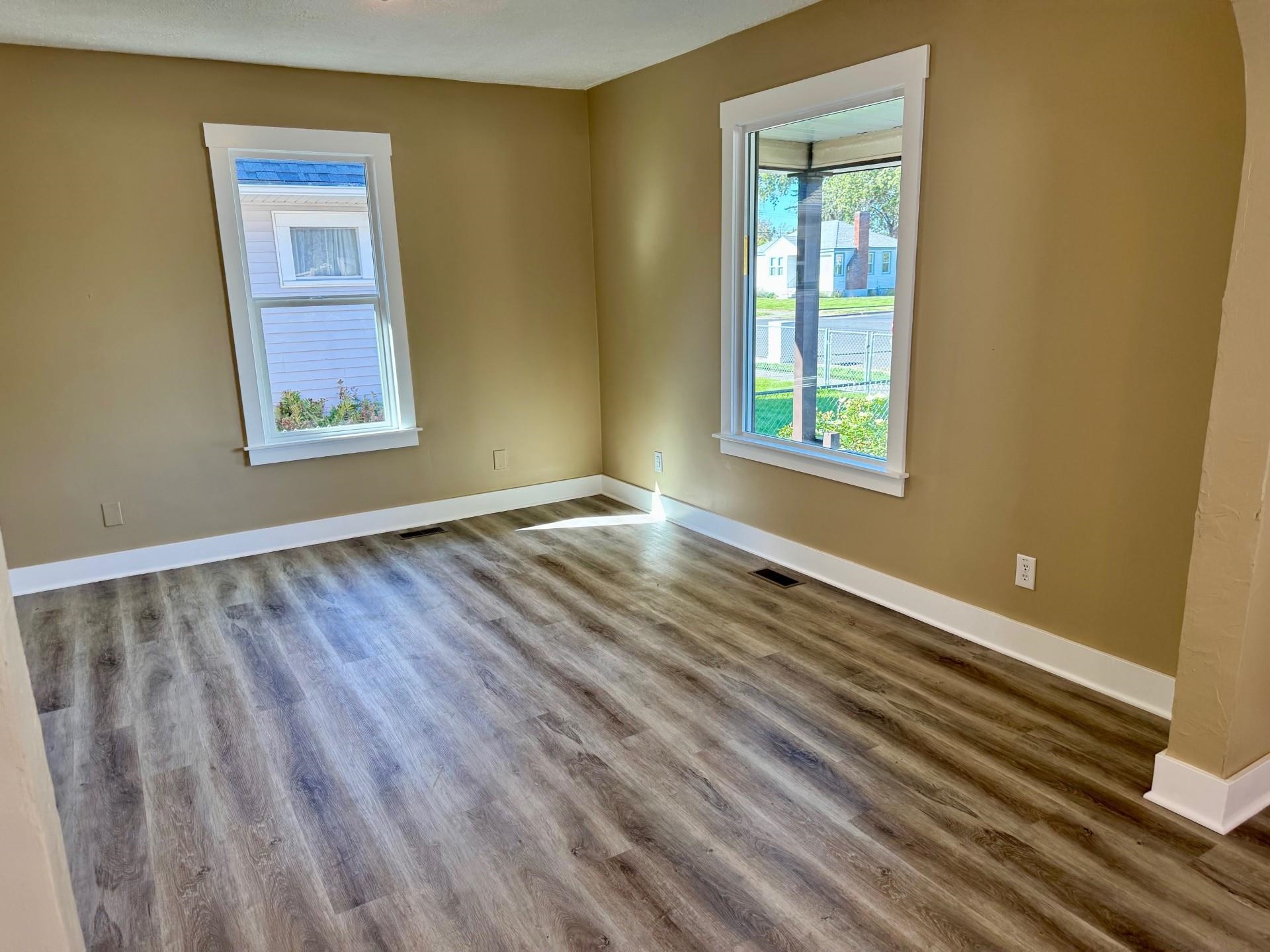 2708 E NORA Ave - Photo 3