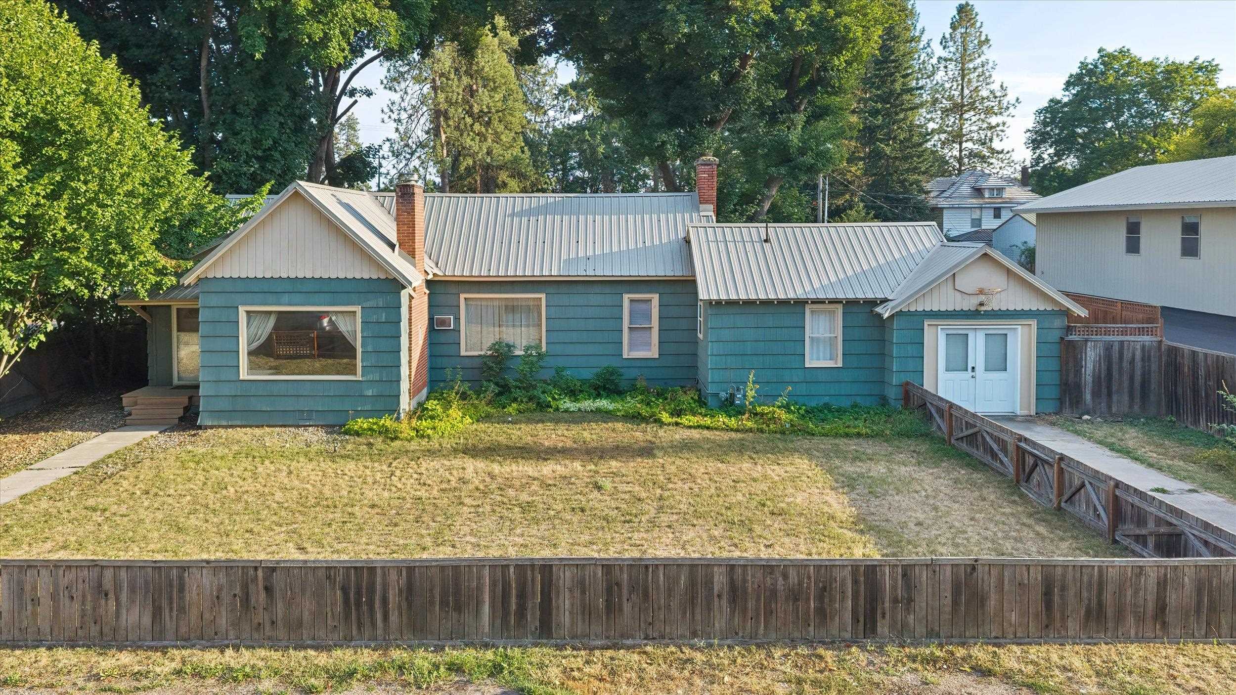 303 W Colville Ave - Photo 1